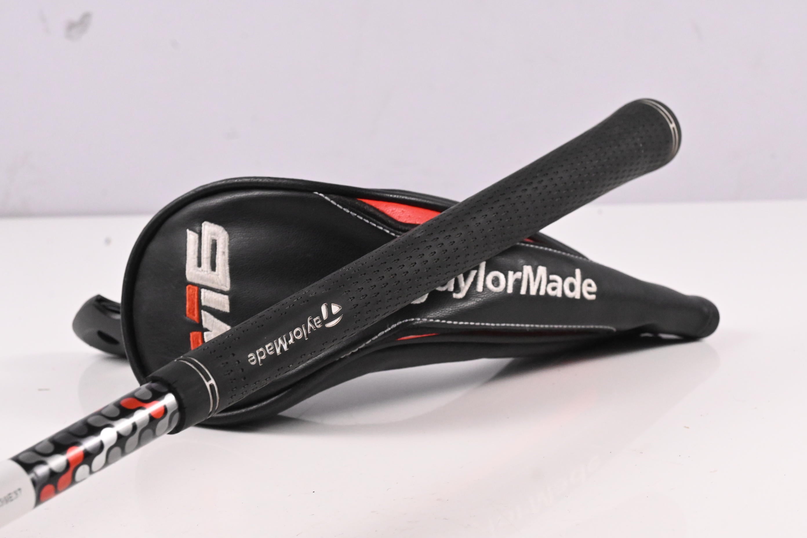 Taylormade M6 #3 Hybrid / 19 Degree / Regular Flex Fujikura Atmos Orange 6 Shaft