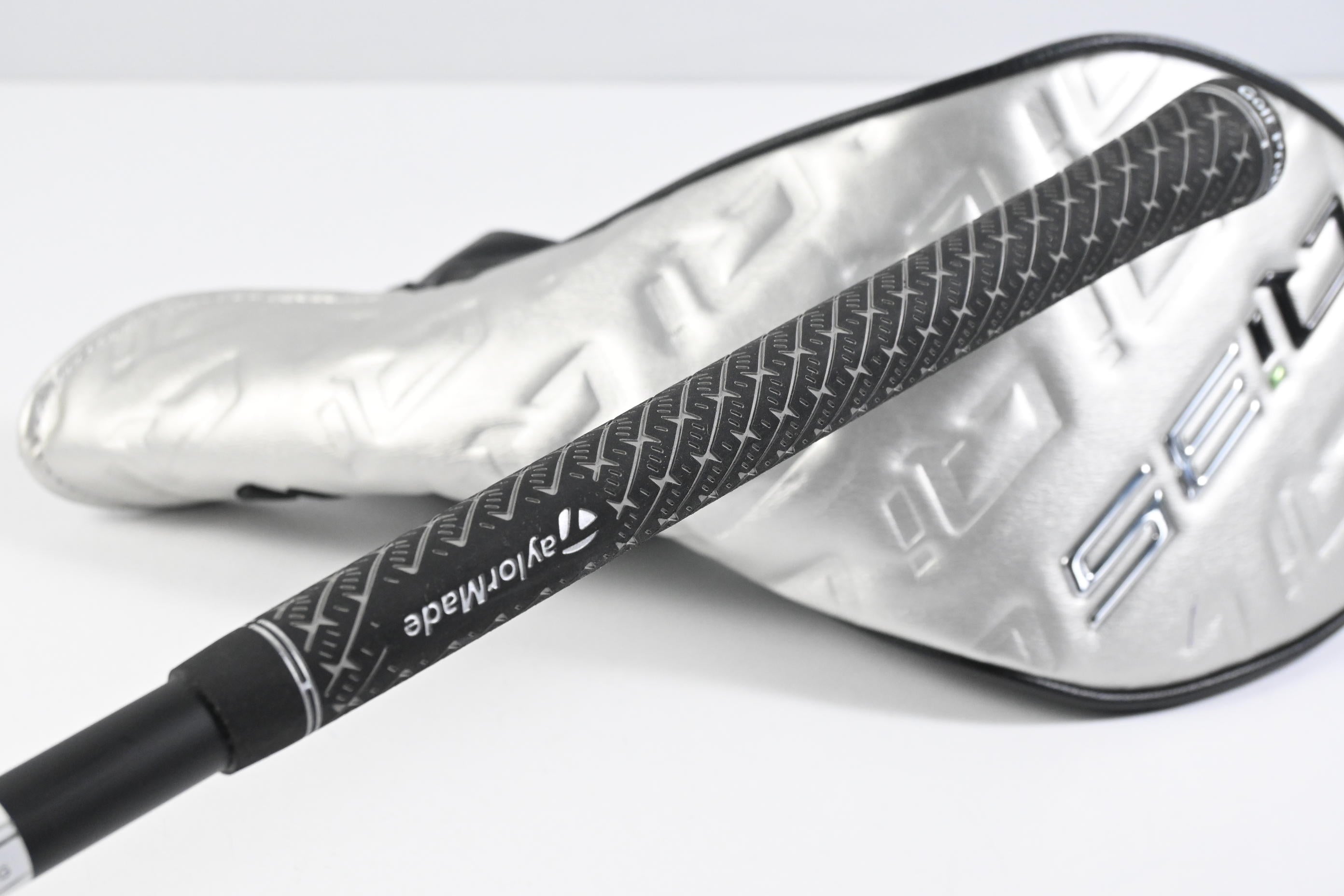 Taylormade Qi35 Max Driver / 10.5 Degree / Regular Flex Fujikura Airspeeder 50