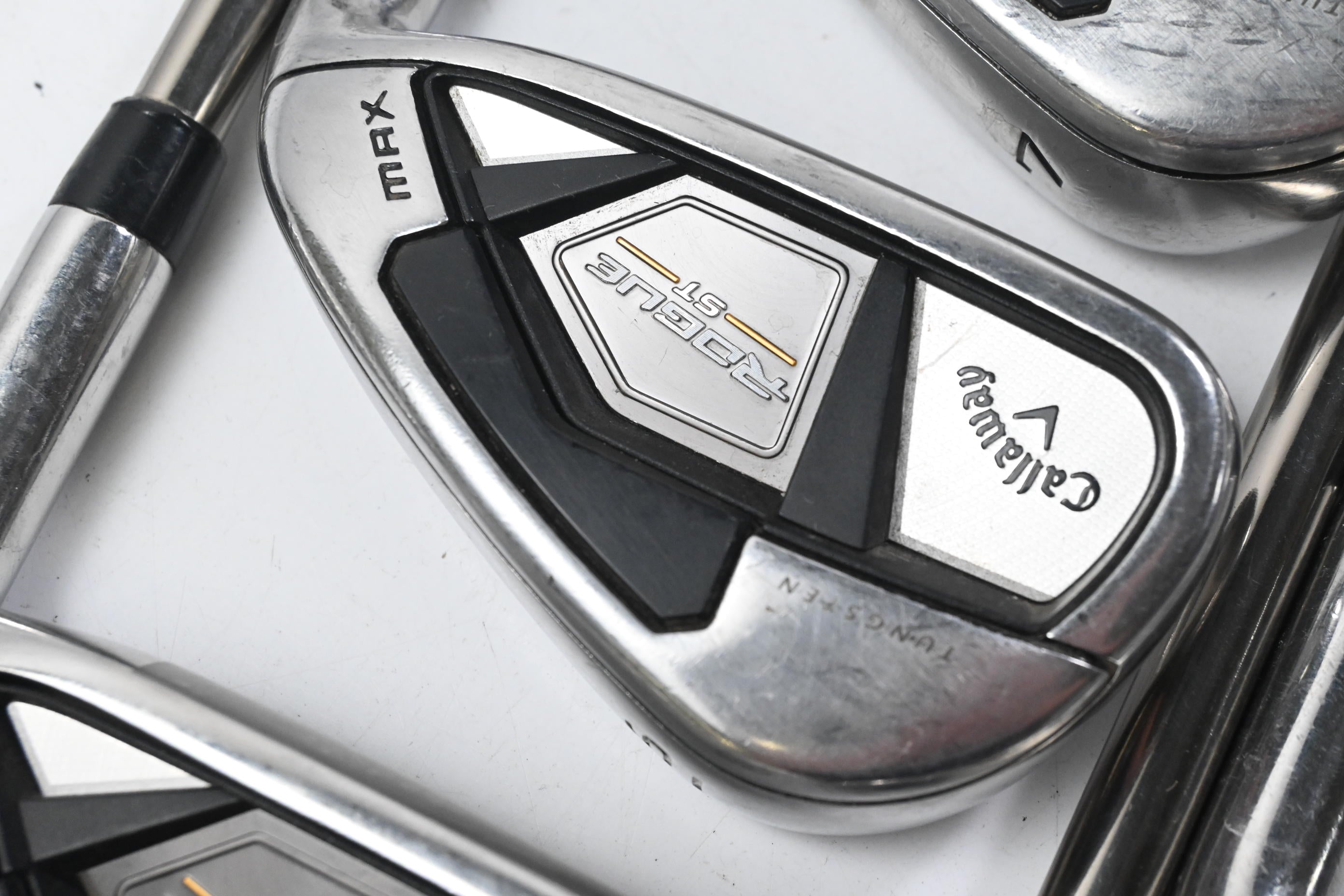 Callaway Rogue ST Max Irons / 5-PW+SW / Regular Flex UST Recoil ESX 460 Shafts