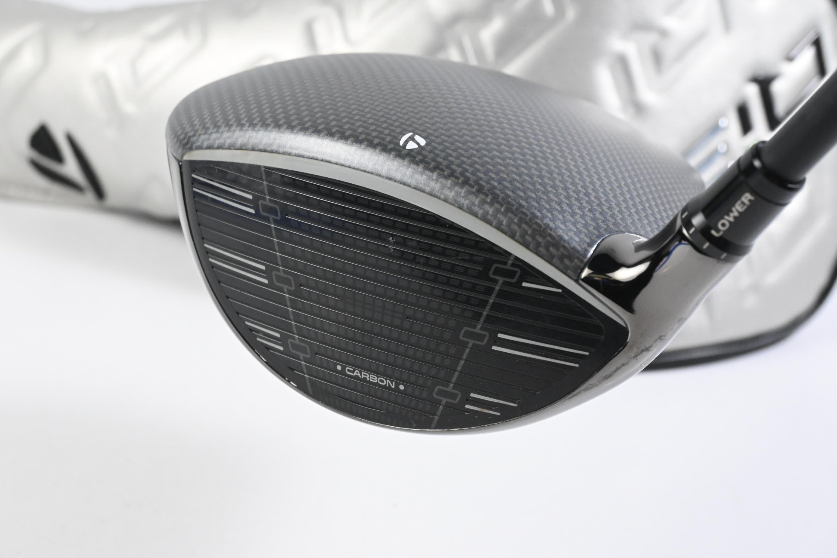 Taylormade Qi35 Driver / 10.5 Degree / X-Flex Kai'li Dark Waves White 60 Shaft