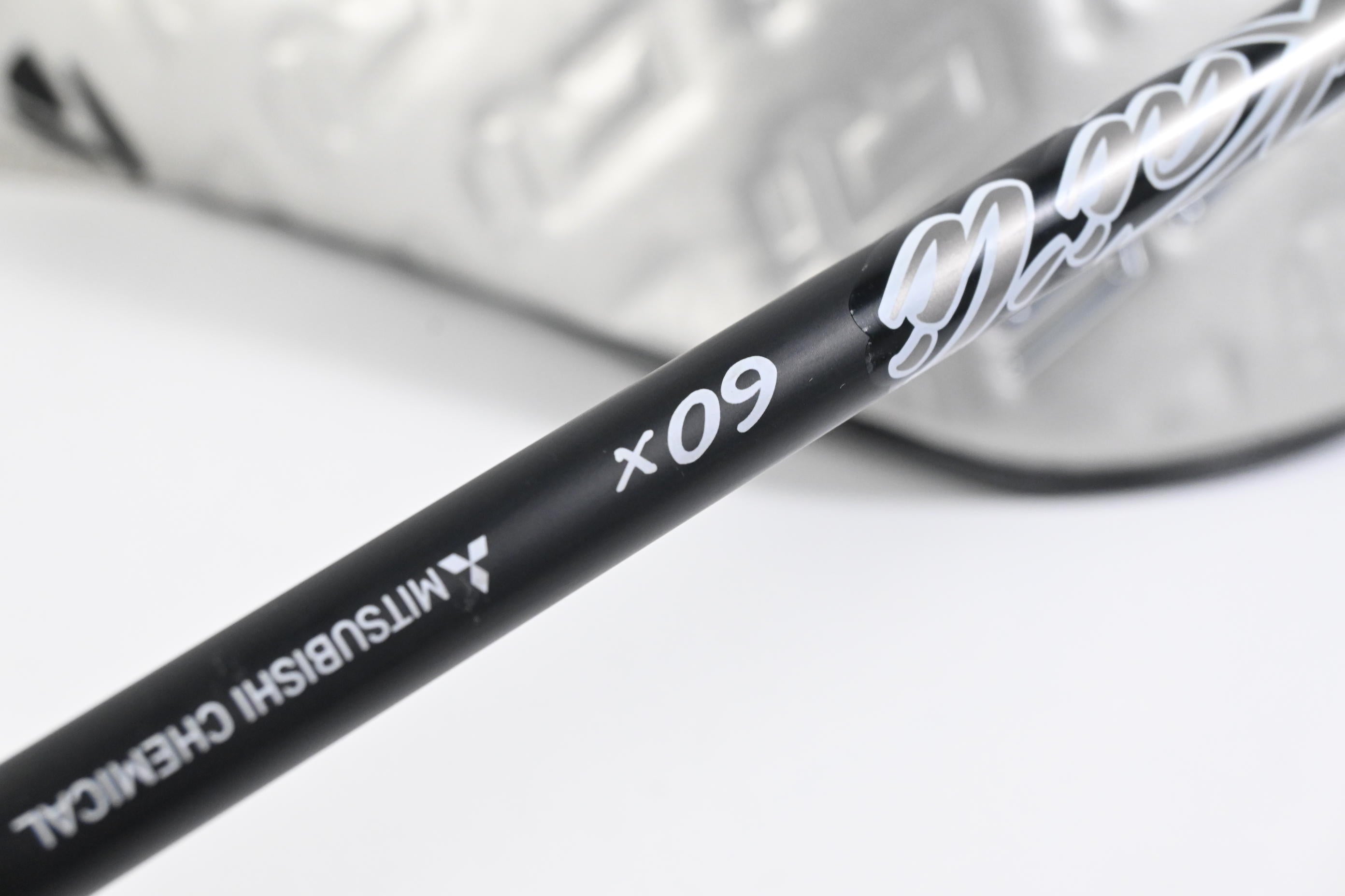 Taylormade Qi35 Driver / 10.5 Degree / X-Flex Kai'li Dark Waves White 60 Shaft