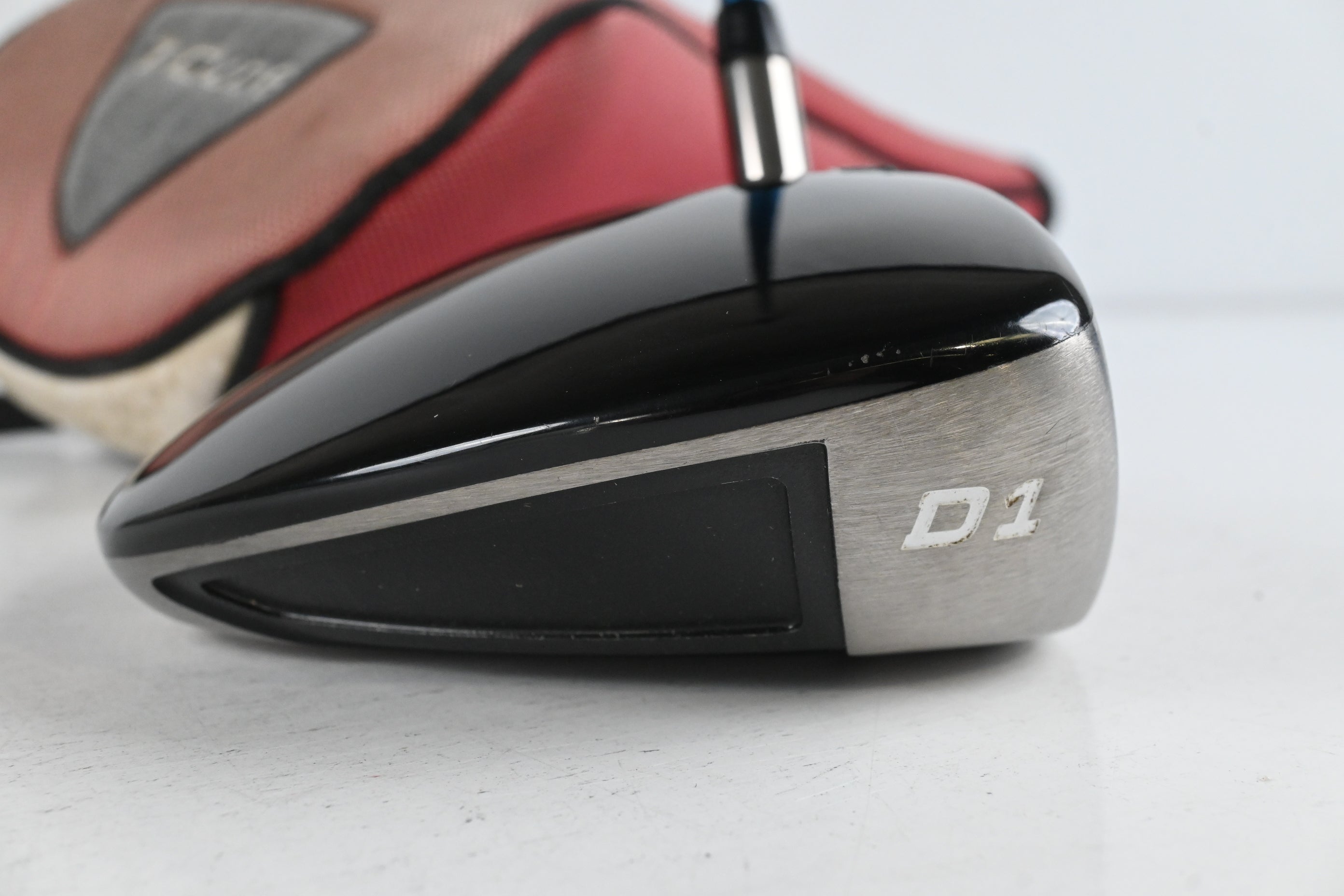 Titleist 907 D1 Driver / 9.5 Degree / Stiff Flex Aldila VS Proto 65 Shaft