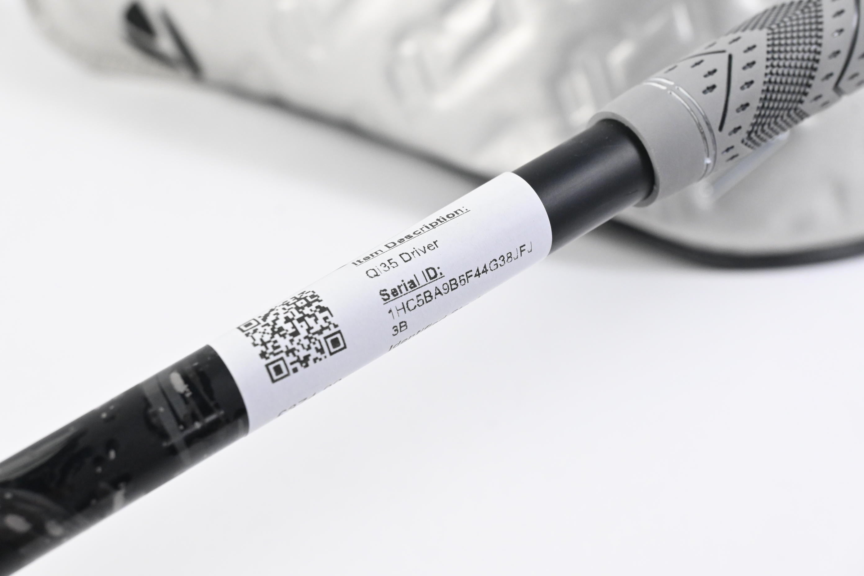 Taylormade Qi35 Driver / 10.5 Degree / X-Flex Kai'li Dark Waves White 60 Shaft