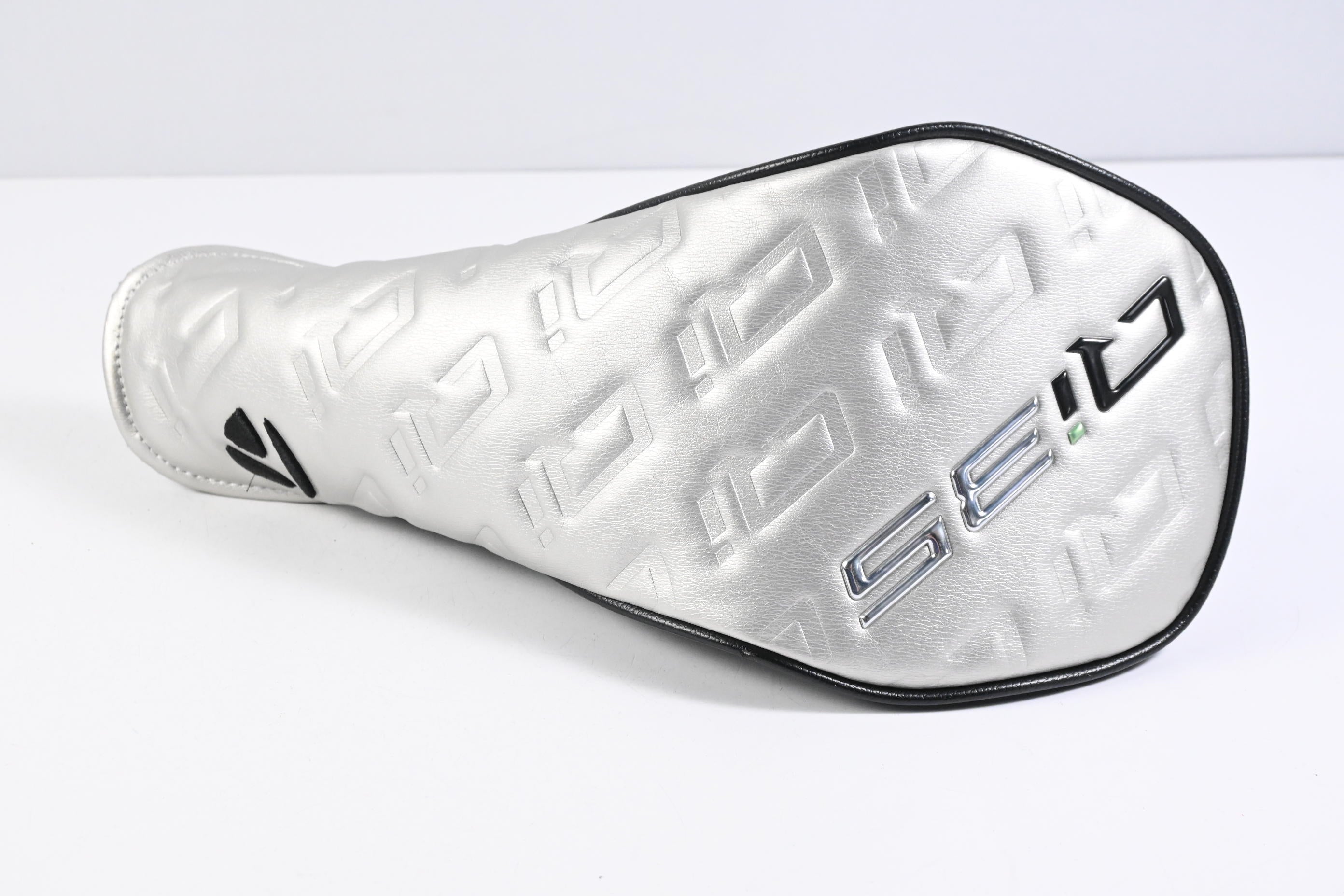 Taylormade Qi35 Driver / 10.5 Degree / X-Flex Kai'li Dark Waves White 60 Shaft