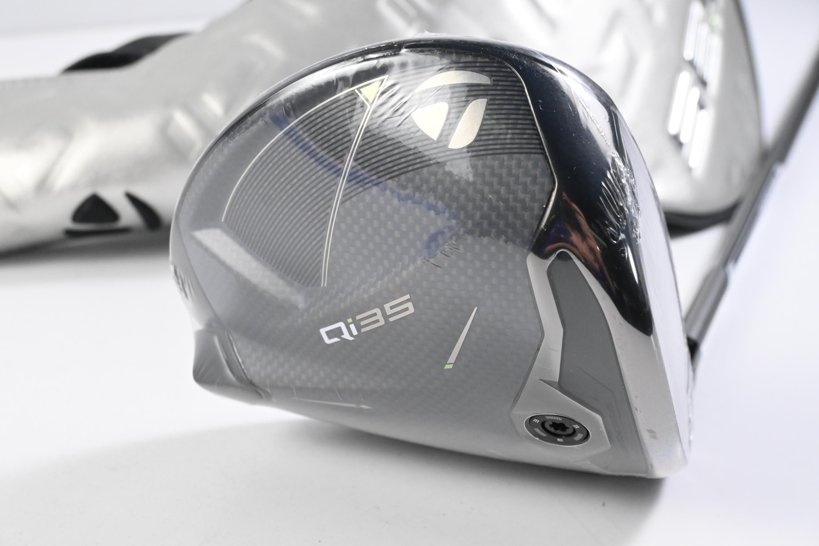 Taylormade Qi35 Driver / 10.5 Degree / Regular Flex Fujikura Airspeeder 50 Shaft