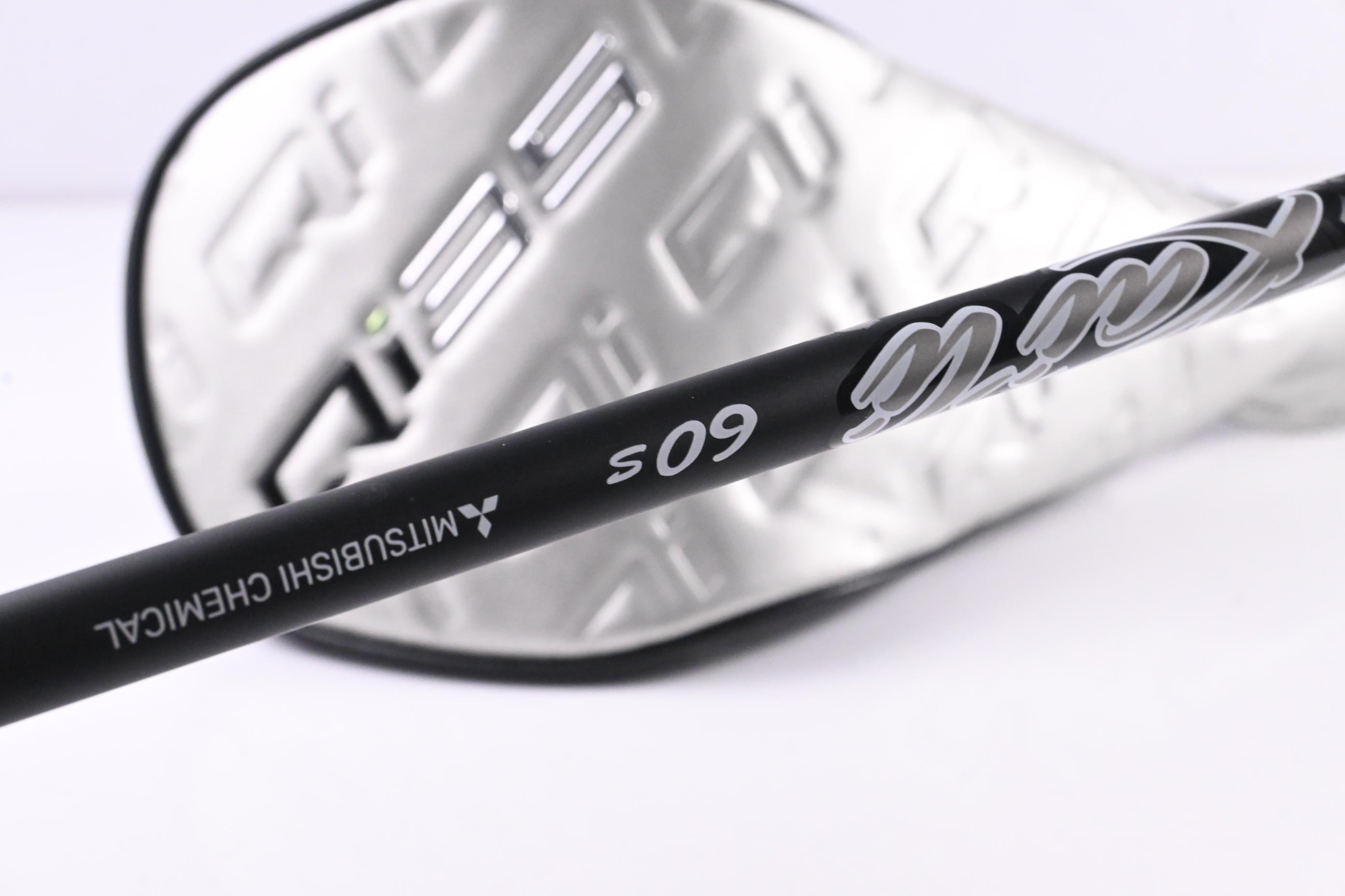 Taylormade Qi35 LS Driver / 9 Degree / Stiff Flex Kai'li White Dark Wave 60