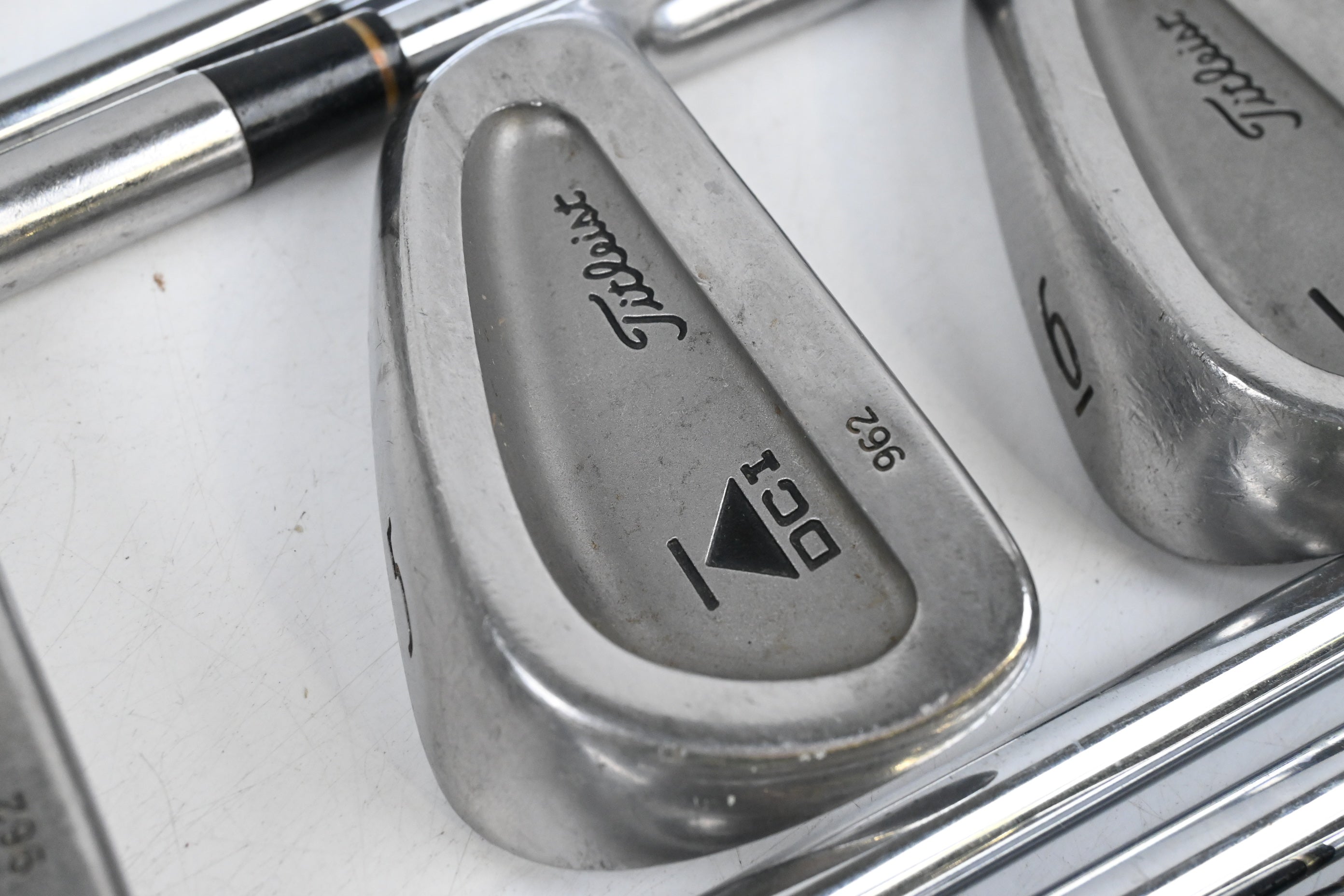 Titleist DCI 962 Irons / 3-PW+SW / Regular Flex Dynamic Gold R300 Shafts