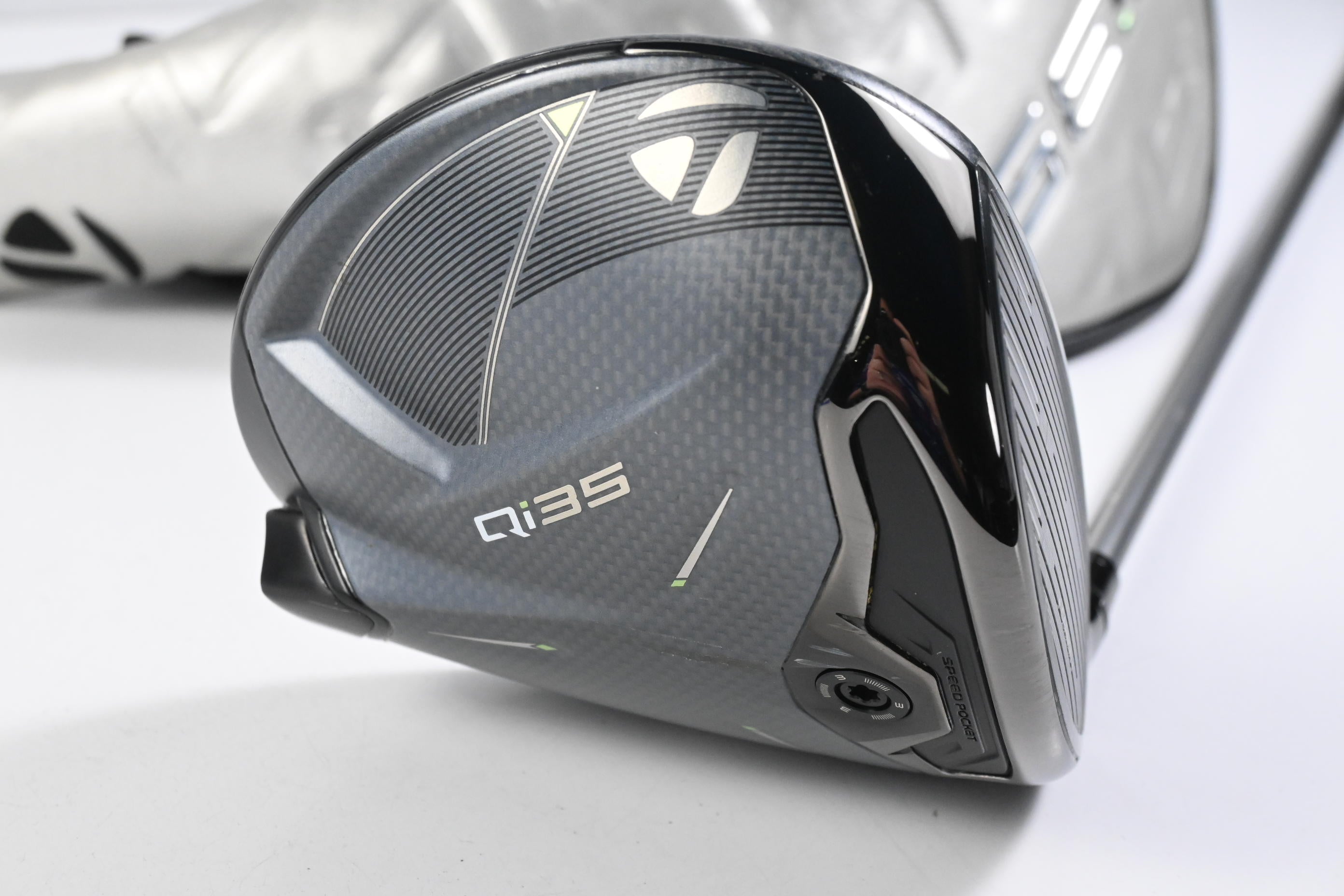 Taylormade Qi35 Driver / 9 Degree / Regular Flex Fujikura Airspeeder 50 Shaft