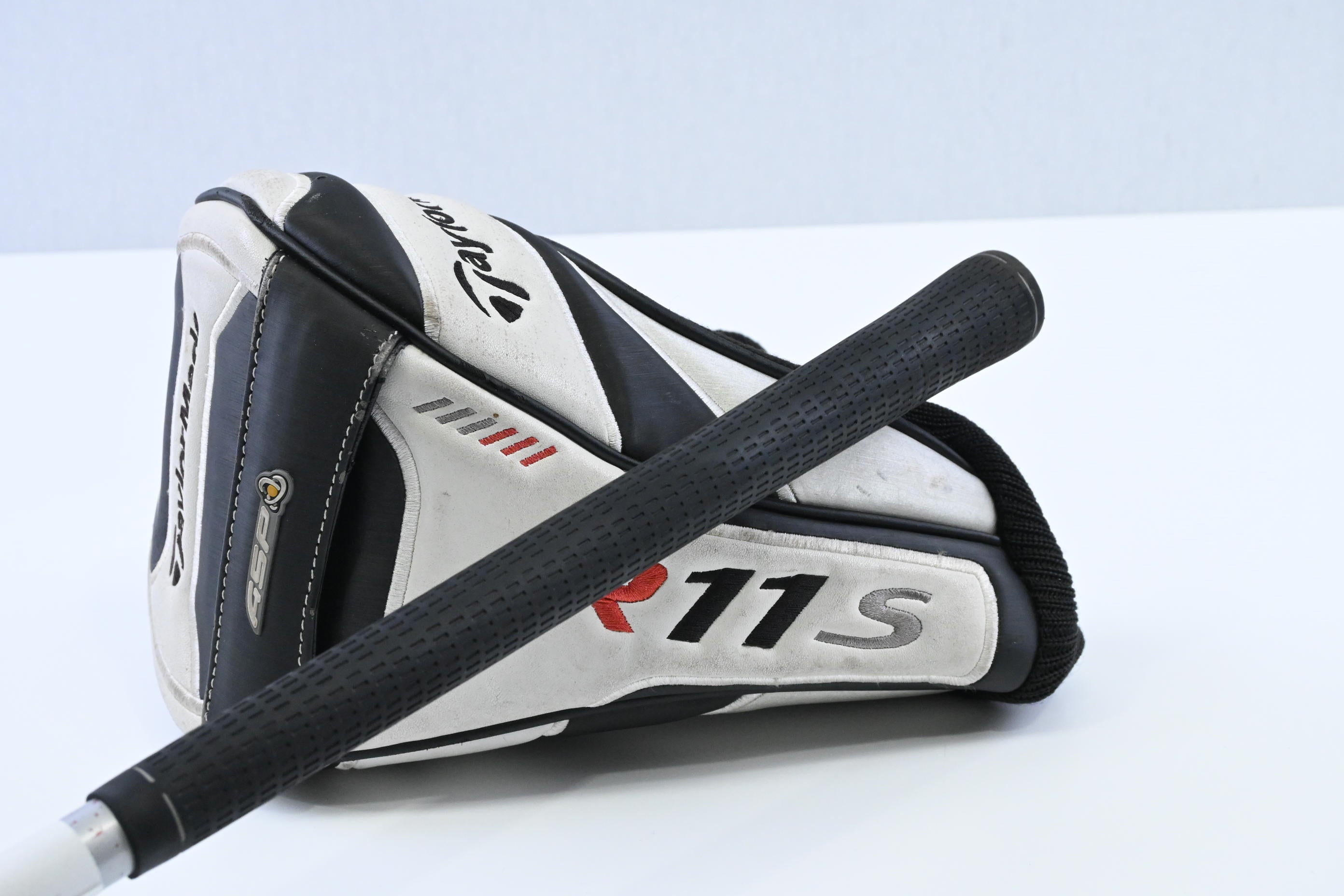 Taylormade R11S Driver / 10.5 Degree / Stiff Flex Aldila RIP Phenom 60 Shaft