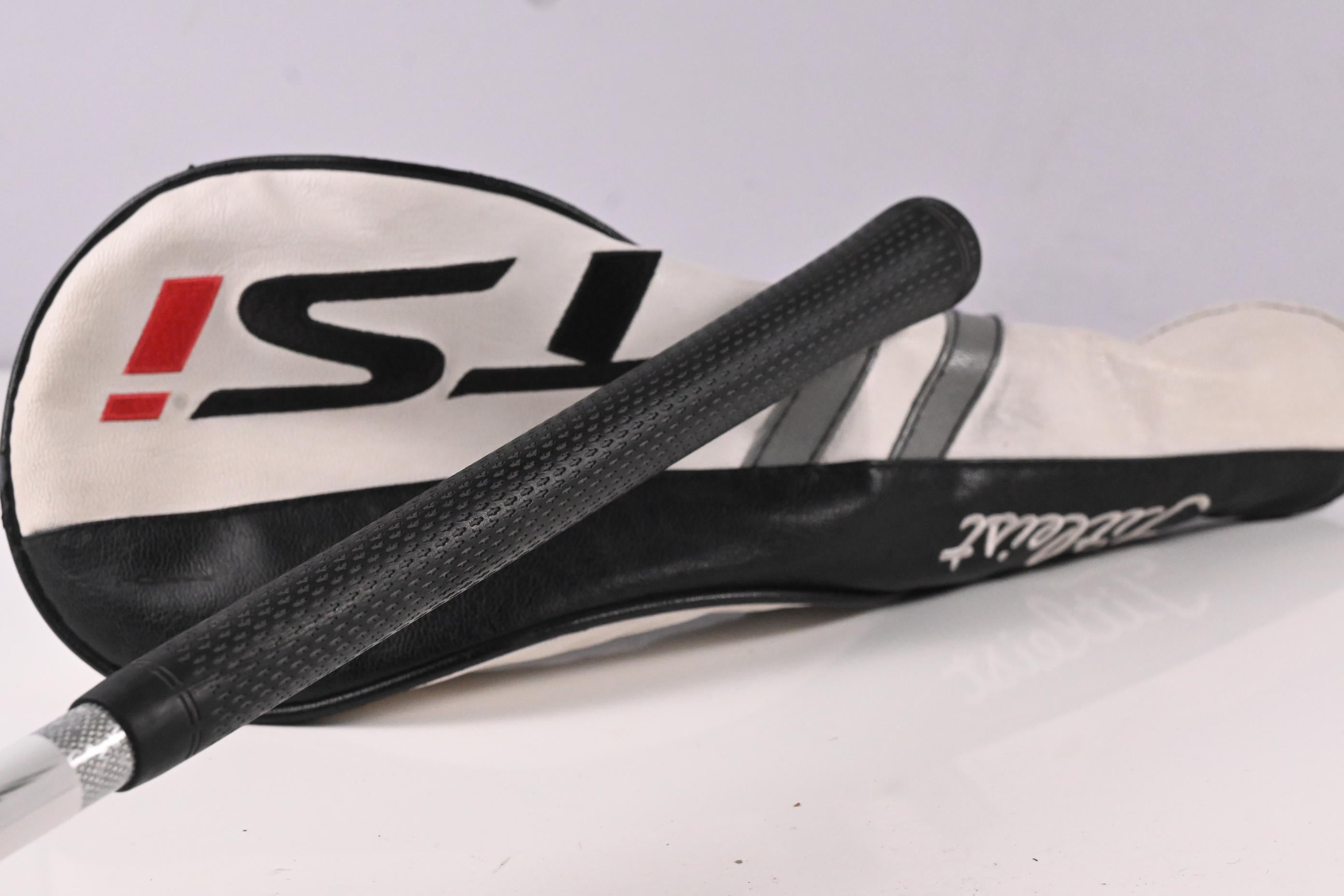 Titleist TSi3 Driver / 9 Degree / Stiff Flex Tensei AV Raw White 65 Shaft