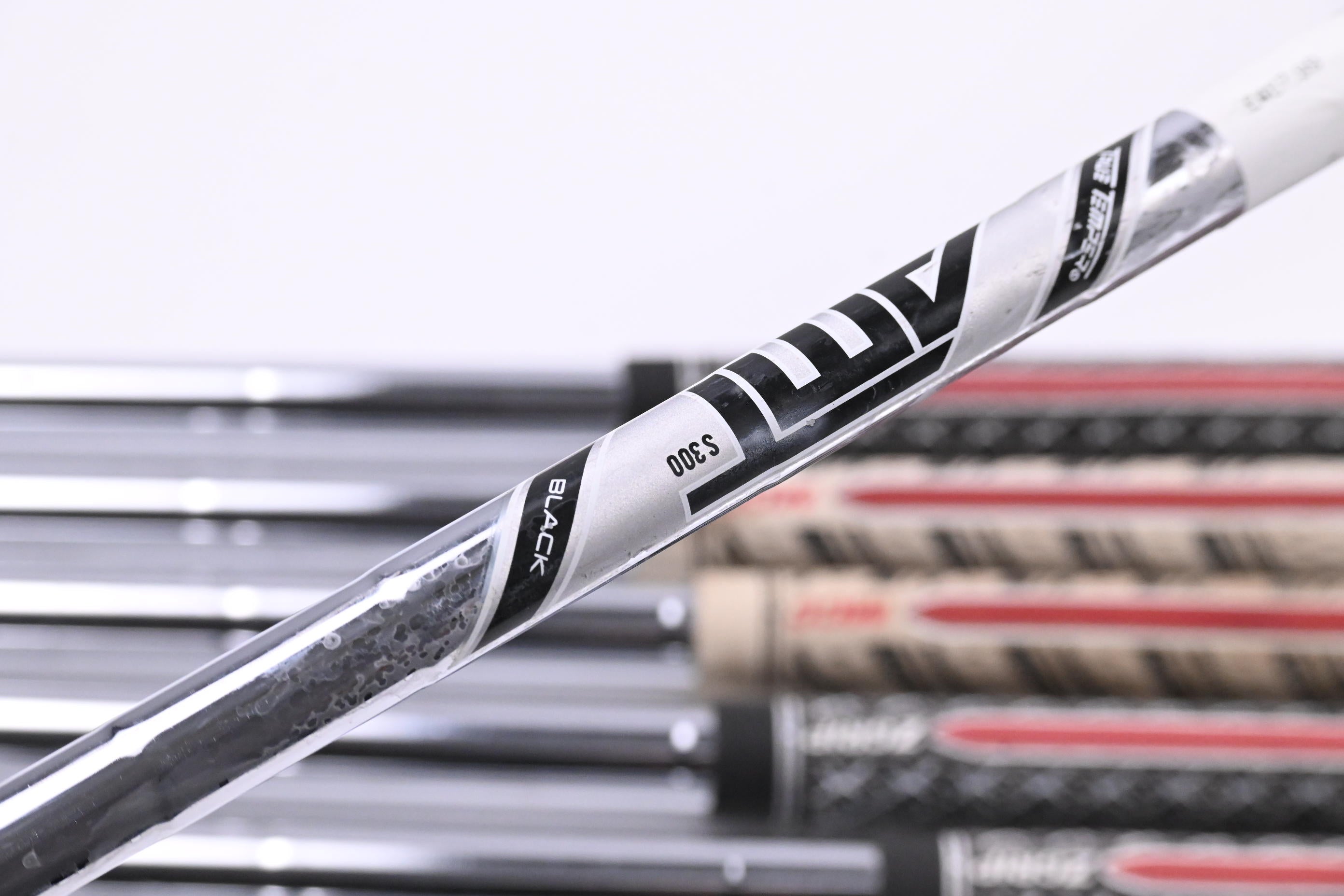 Titleist MB 620 Irons / 4-PW / Stiff Flex AMT Black S300 Shafts