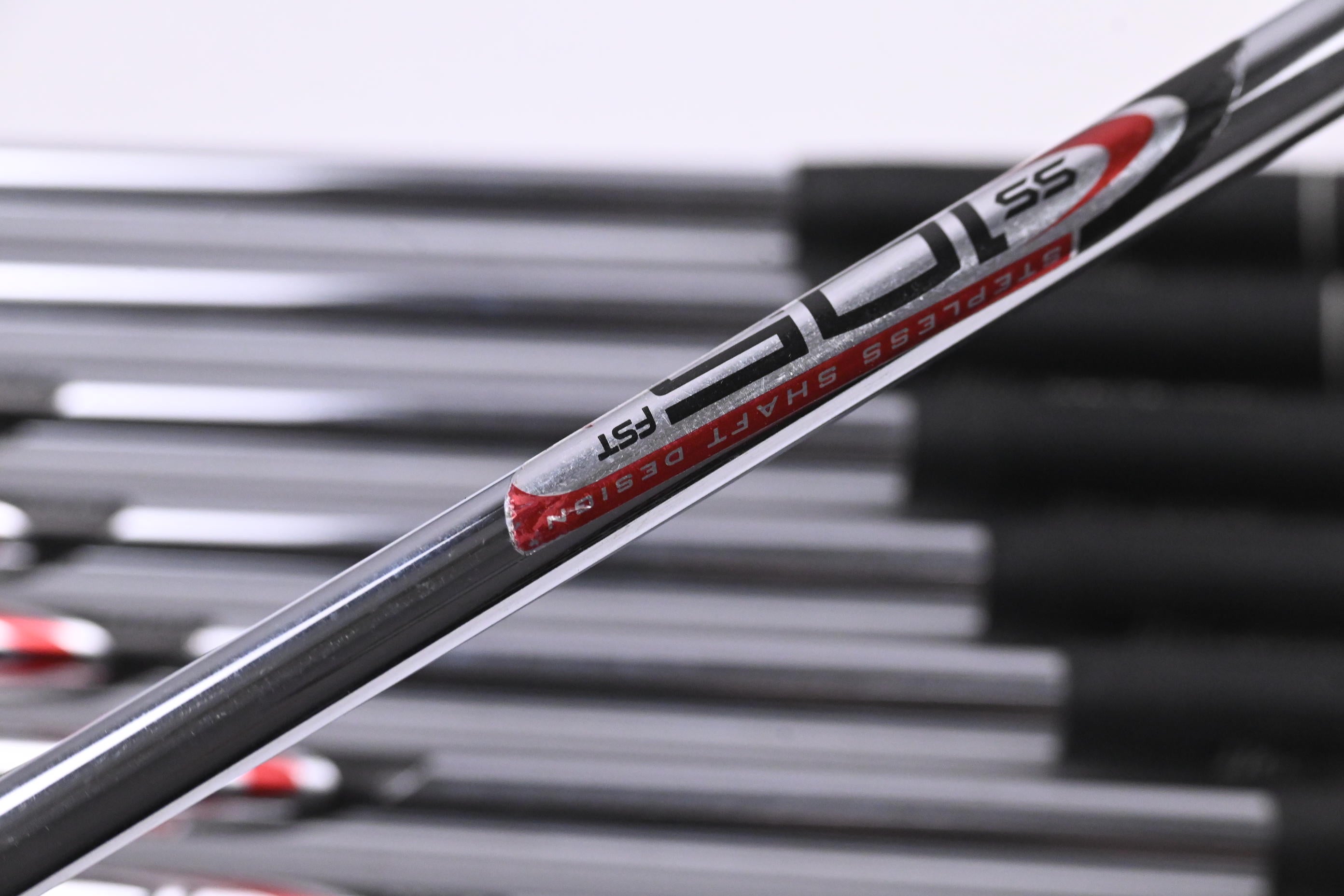 Wilson Staff Ci9 Irons / 4-PW+SW / Regular Flex SS 105 Shafts