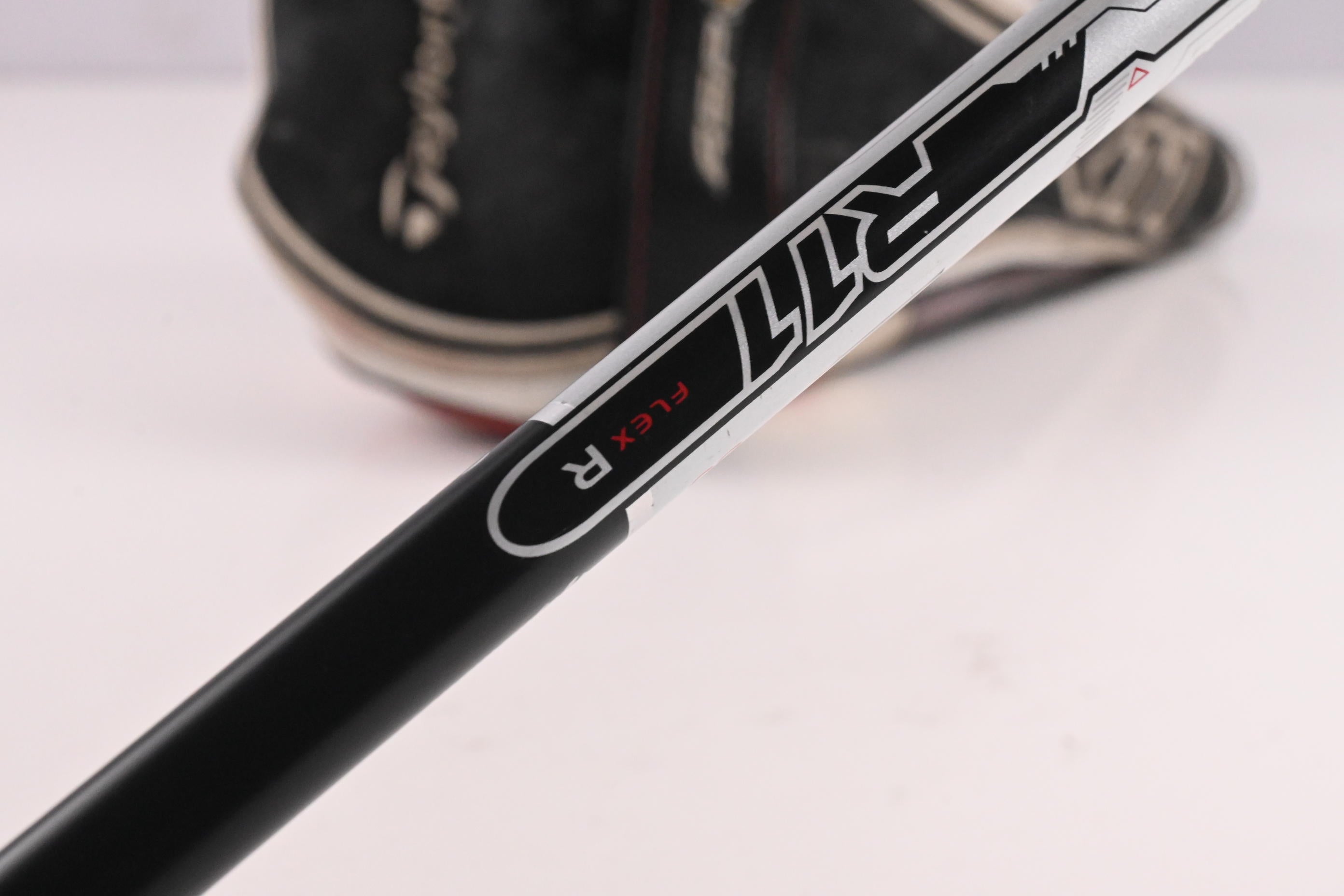 Taylormade R11 Driver / 10.5 Degree / Regular Flex Fujikura Blur 60 Shaft