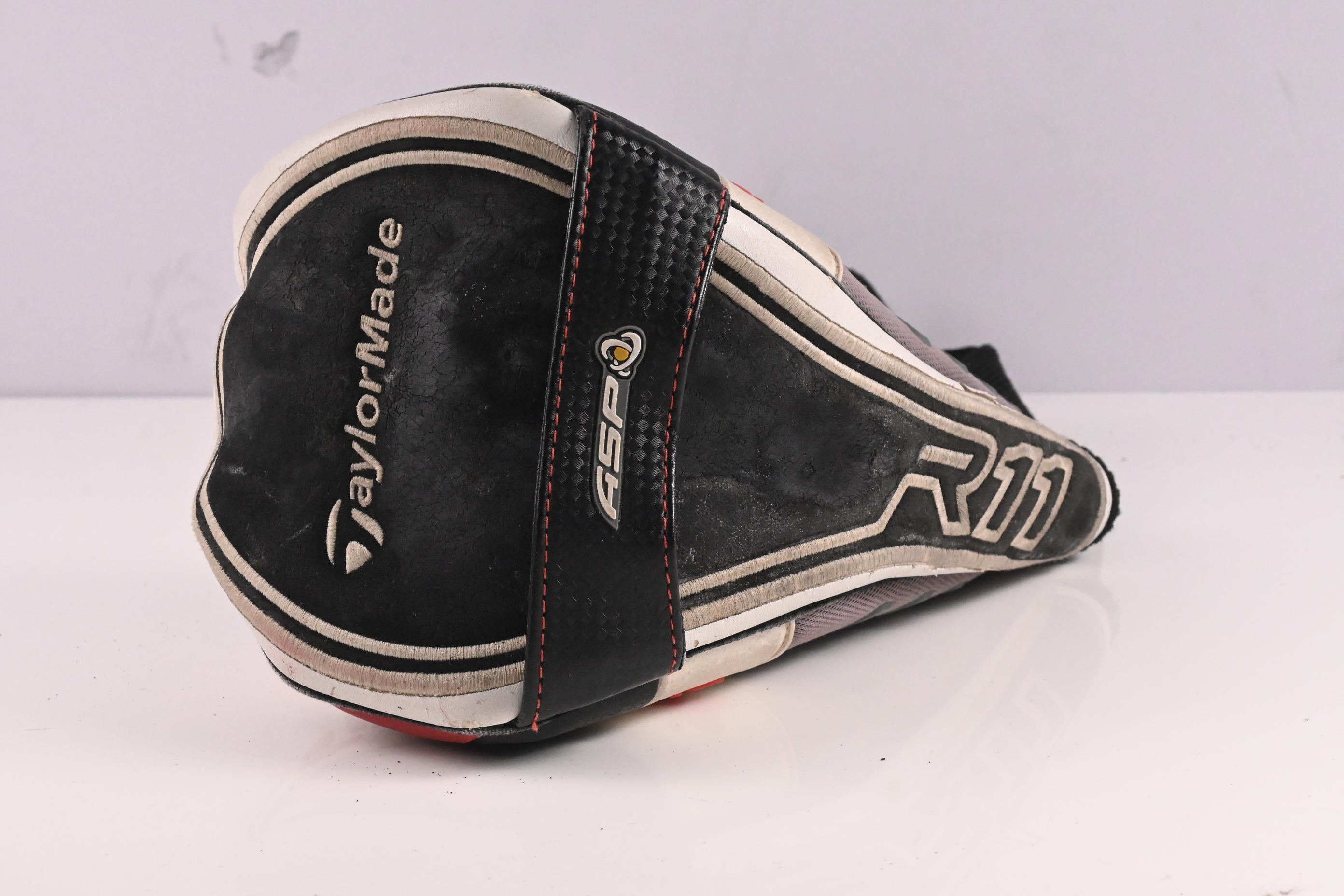 Taylormade R11 Driver / 10.5 Degree / Regular Flex Fujikura Blur 60 Shaft