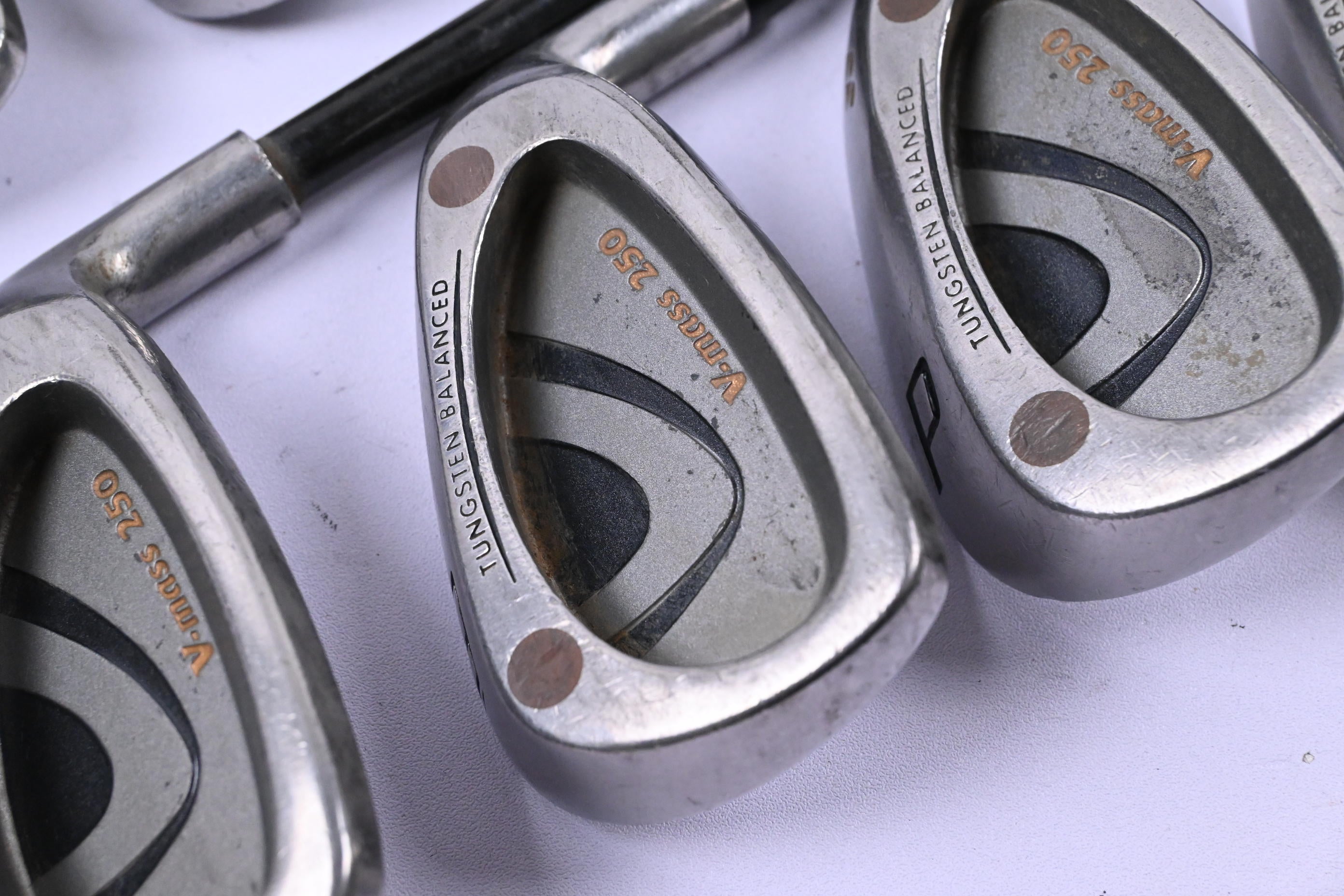 Yonex V-Mass 250 Irons / 4-PW+SW / Regular Flex Yonex HGS 3000 Shafts