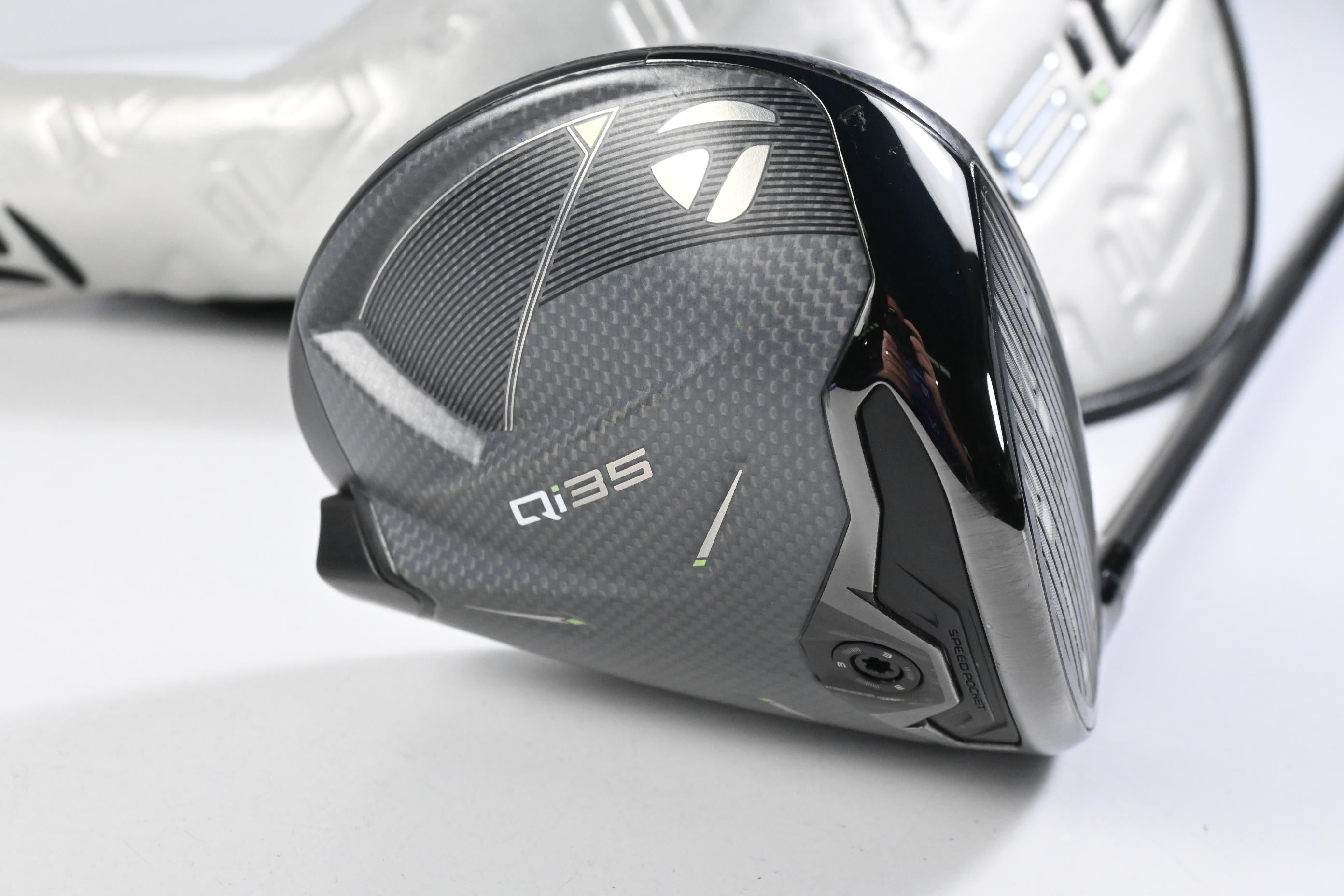 Taylormade Qi35 Driver / 10.5 Degree / Regular Flex Fujikura Ventus Blue 5 Shaft