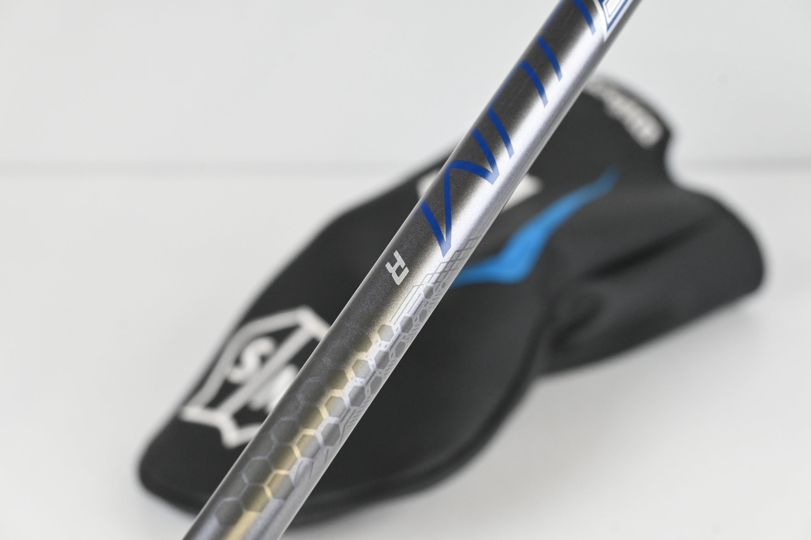 Wilson Staff D7 Driver / 10.5 Degree / Regular Flex UST Mamiya Helium Shaft