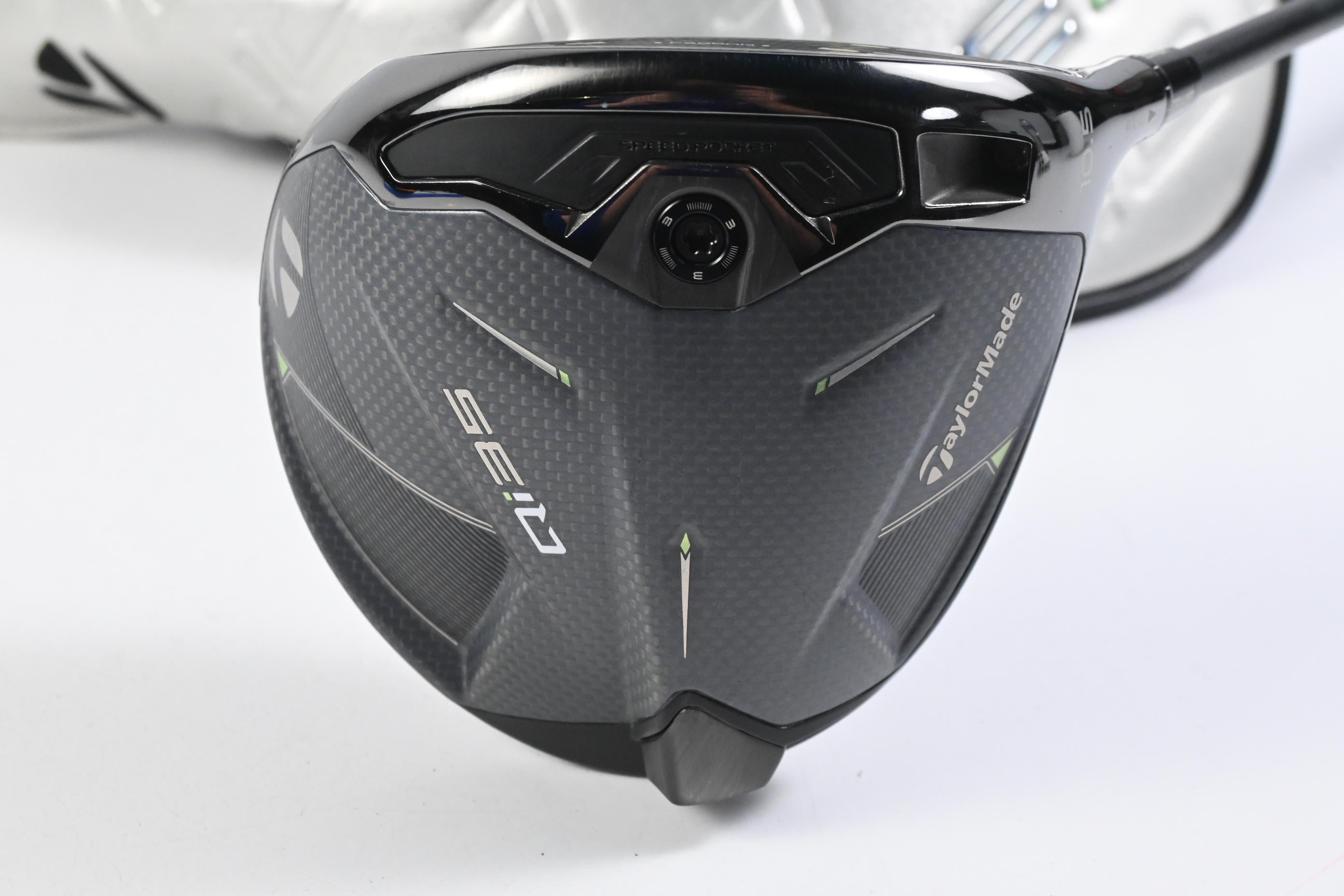 Taylormade Qi35 Driver / 10.5 Degree / Regular Flex Fujikura Ventus Blue 5 Shaft