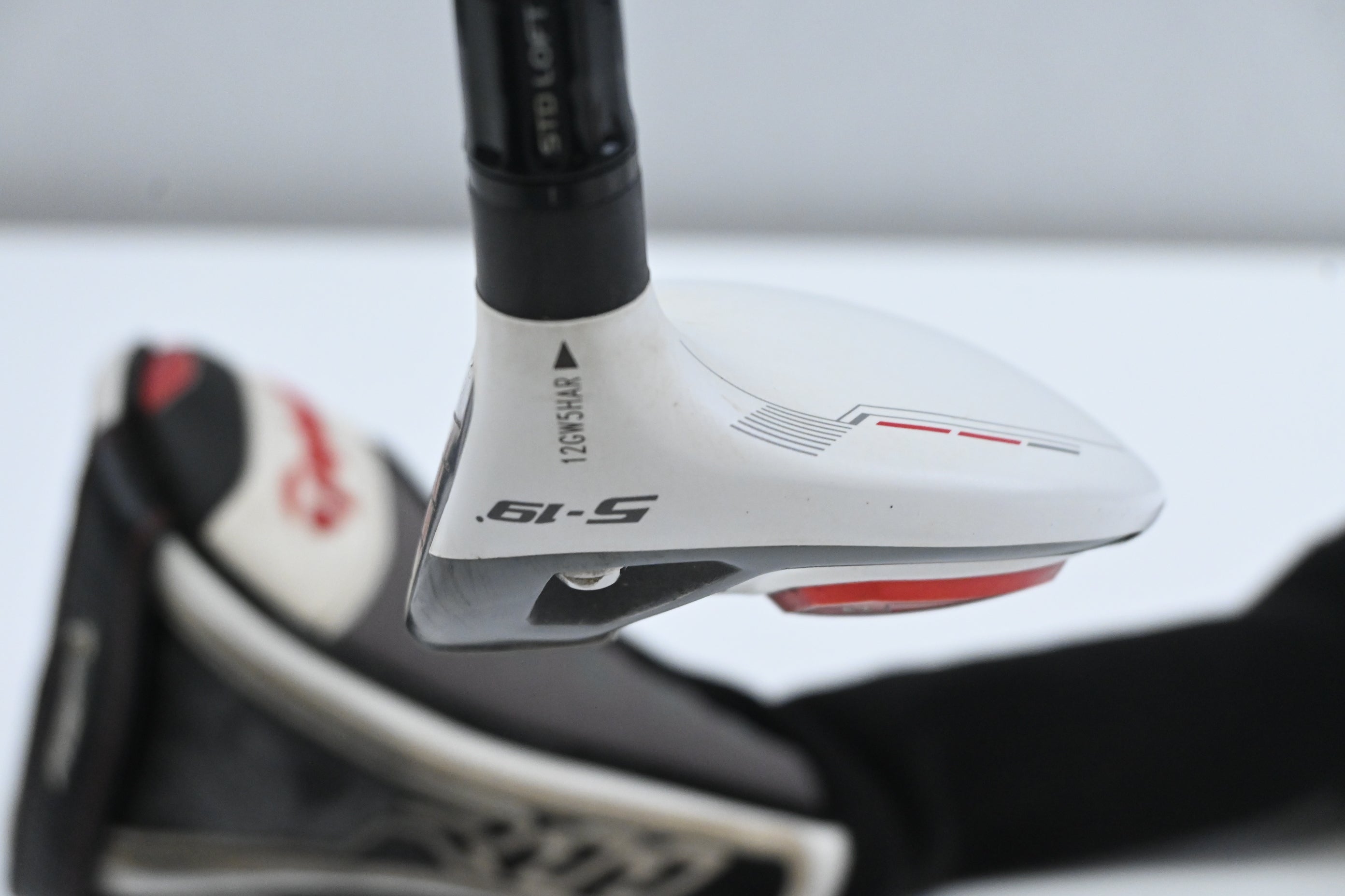 Taylormade R11 #5 Wood / 19 Degree / Stiff Flex Fujikura Motore F3 80 Shaft