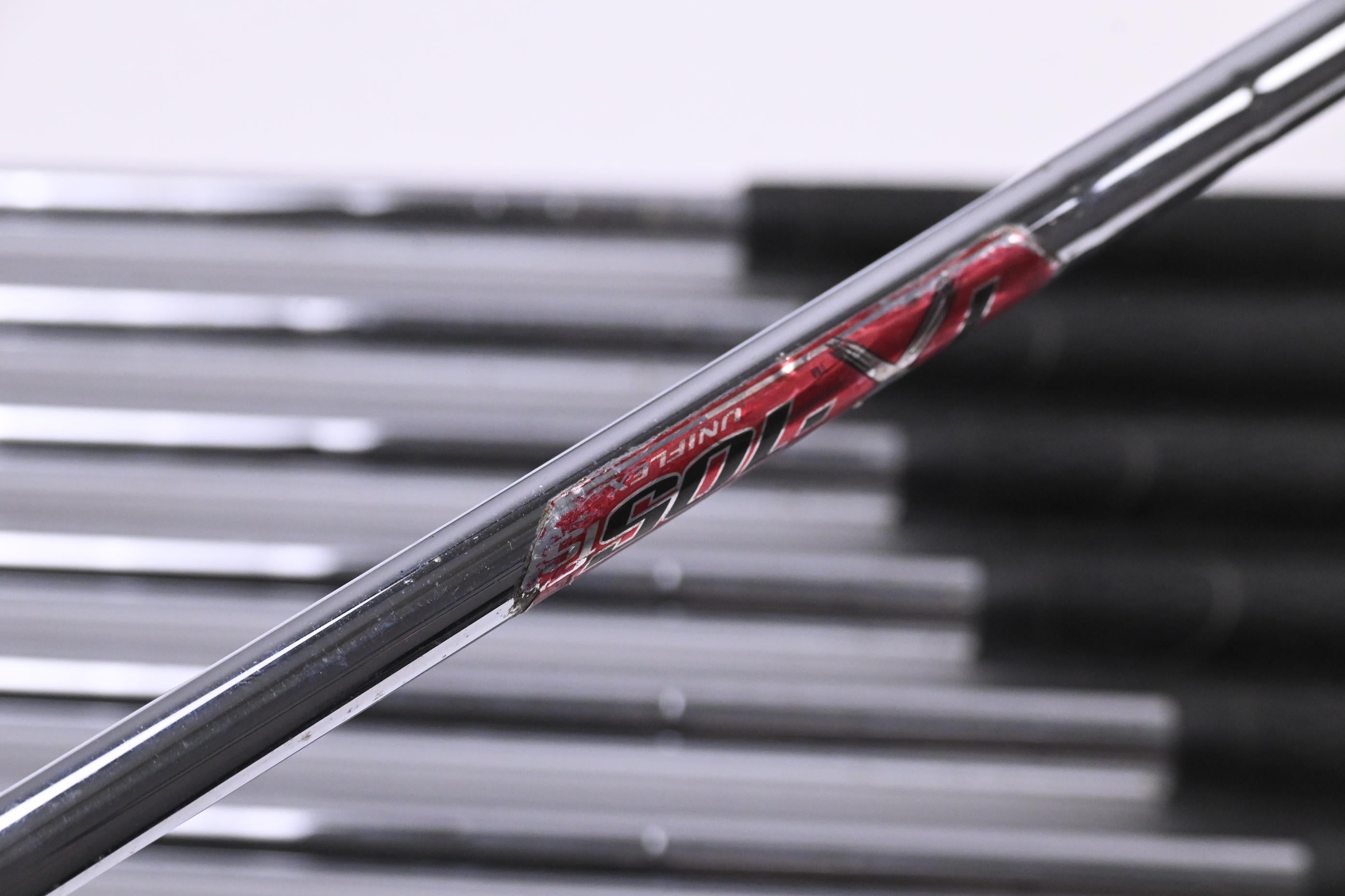 Wilson Staff Di7 Irons / 3-PW / Uniflex TX-105 fs Shafts