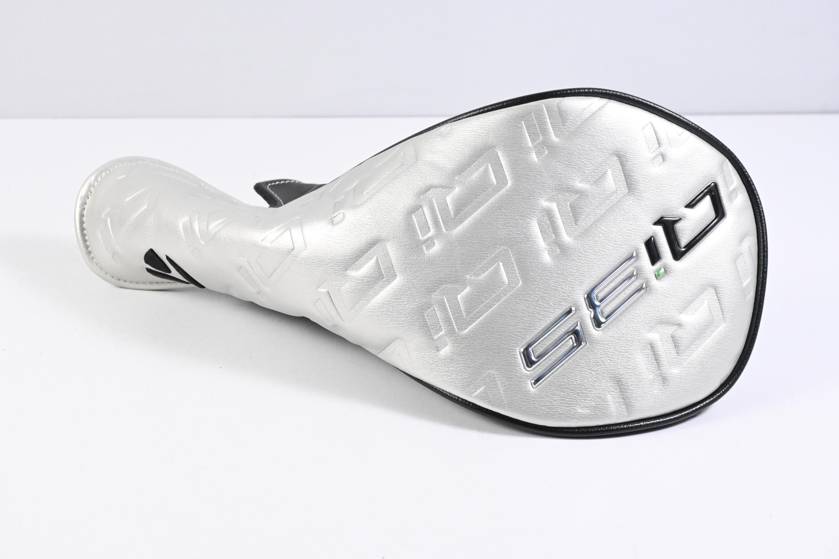 Taylormade Qi35 Driver / 10.5 Degree / Regular Flex Fujikura Ventus Blue 5 Shaft