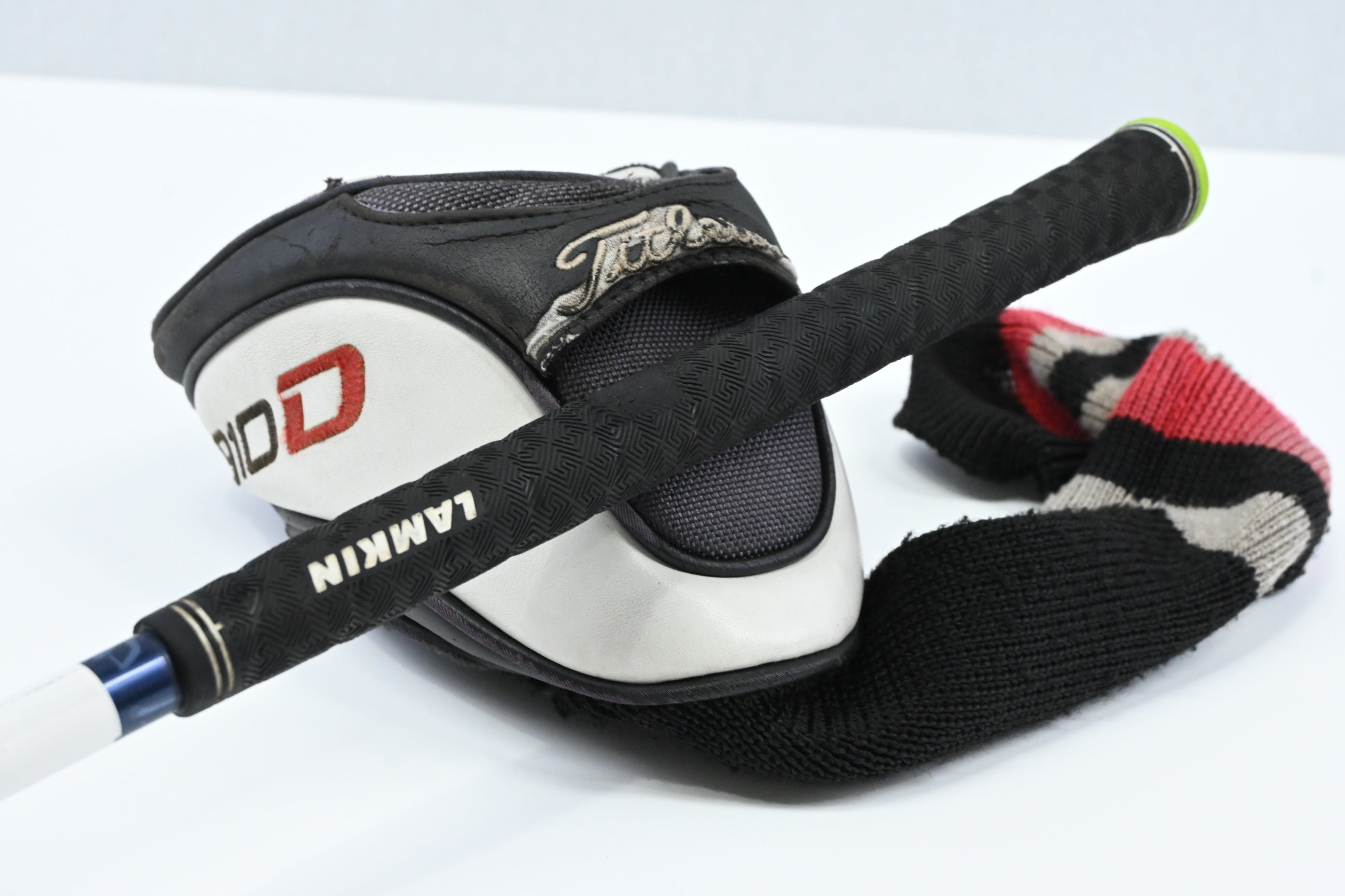 Left Hand Titleist 910 D2 Driver / 10.5 Degree / Regular Flex Diamana Kai'li 65