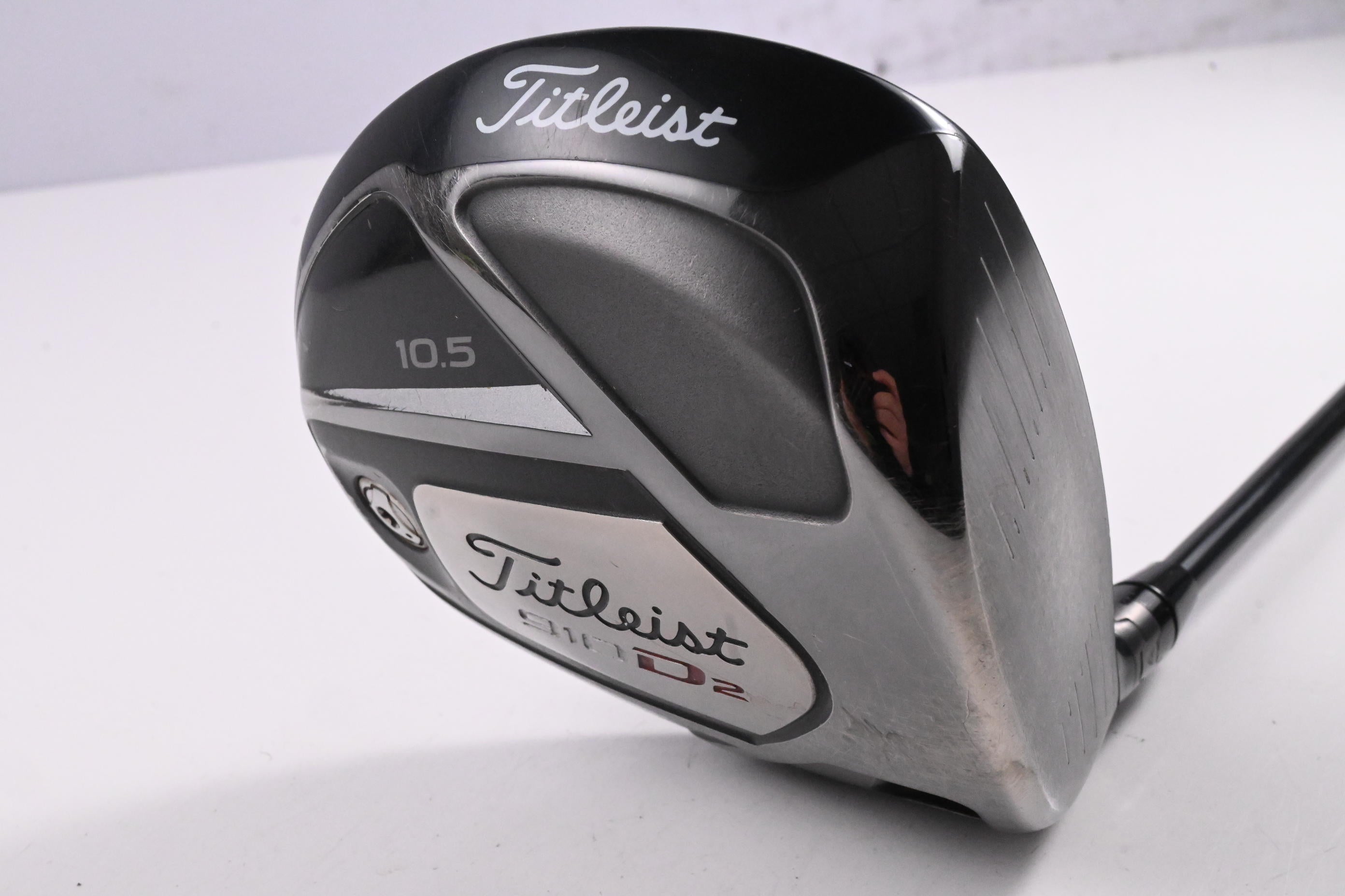 Titleist 910 D2 Driver / 10.5 Degree / Stiff Flex Graphite Design Tour AD YSQ 65