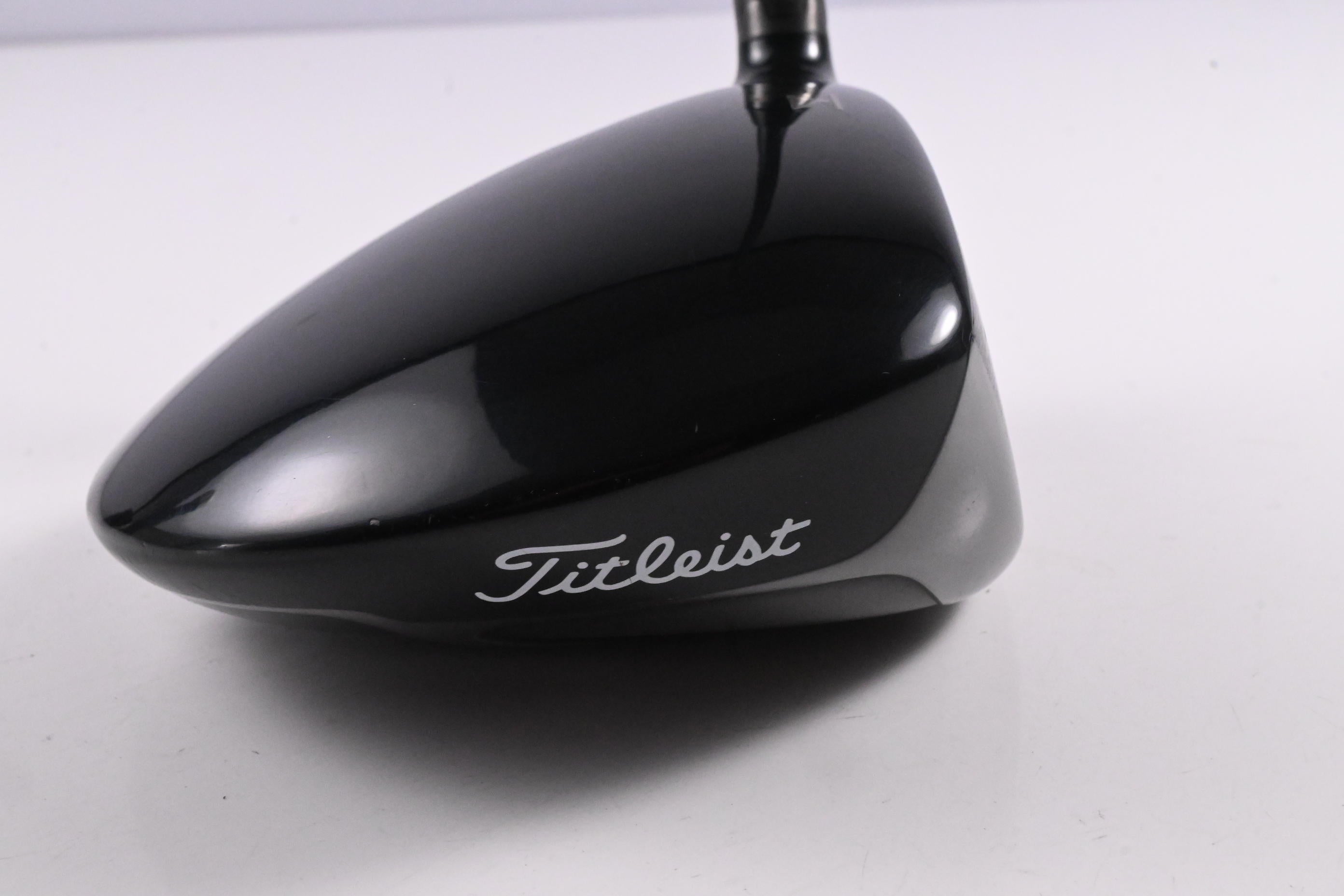 Titleist 910 D2 Driver / 10.5 Degree / Stiff Flex Graphite Design Tour AD YSQ 65