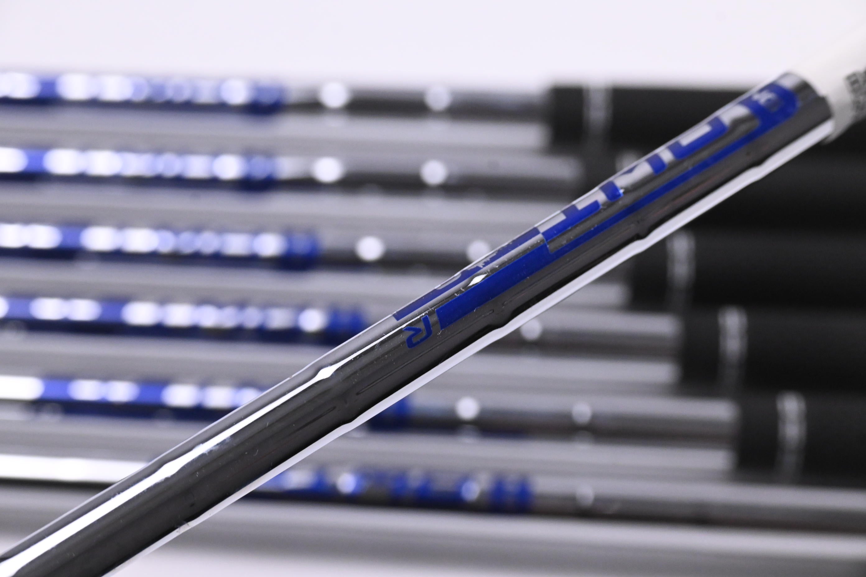 Ping G425 Irons / 5-PW+SW / White Dot / Regular Flex Ping AWT 2.0 Shafts