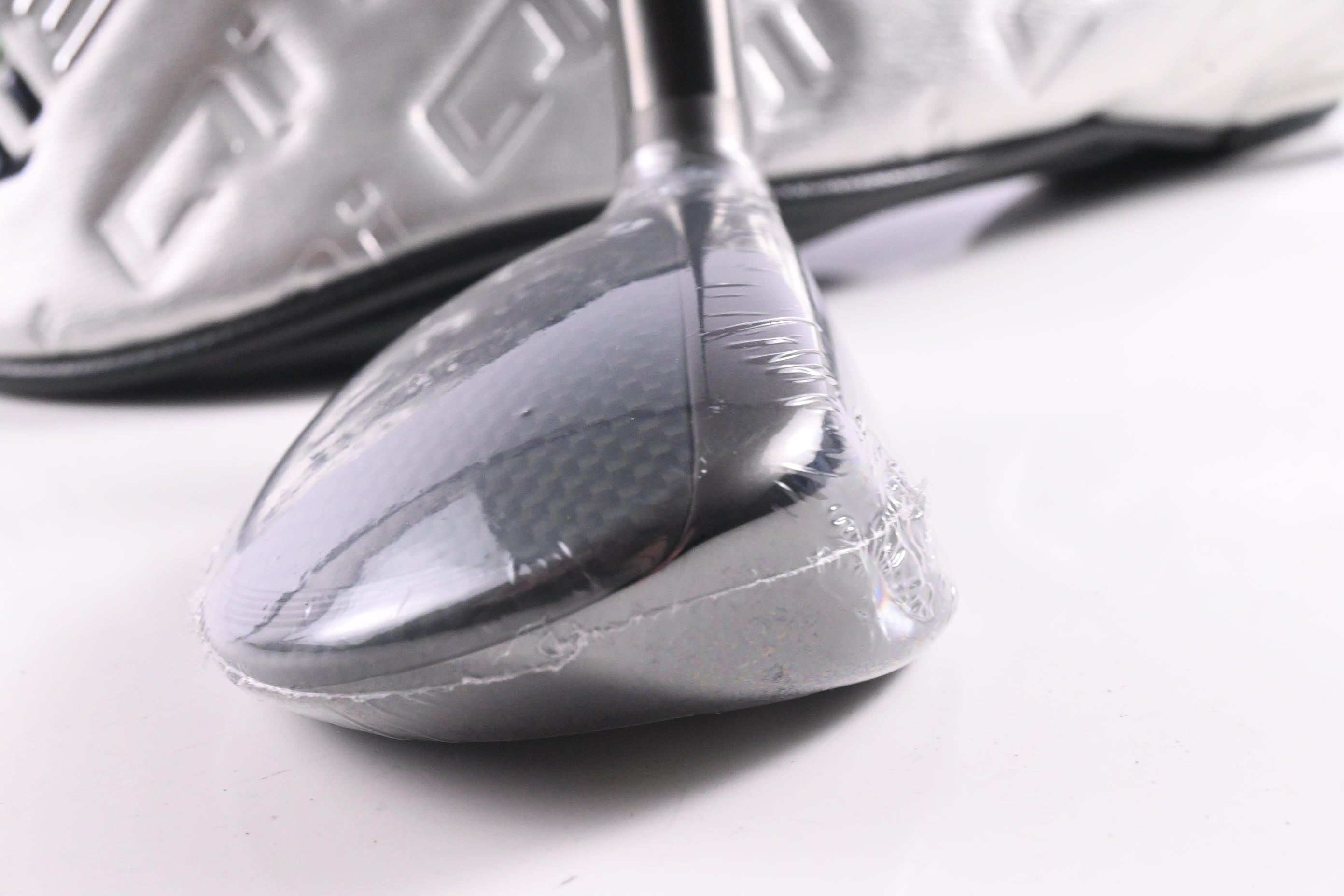 Taylormade Qi35 #4 Hybrid / 22 Degree / Regular Flex Fujikura Ventus Blue '25 6