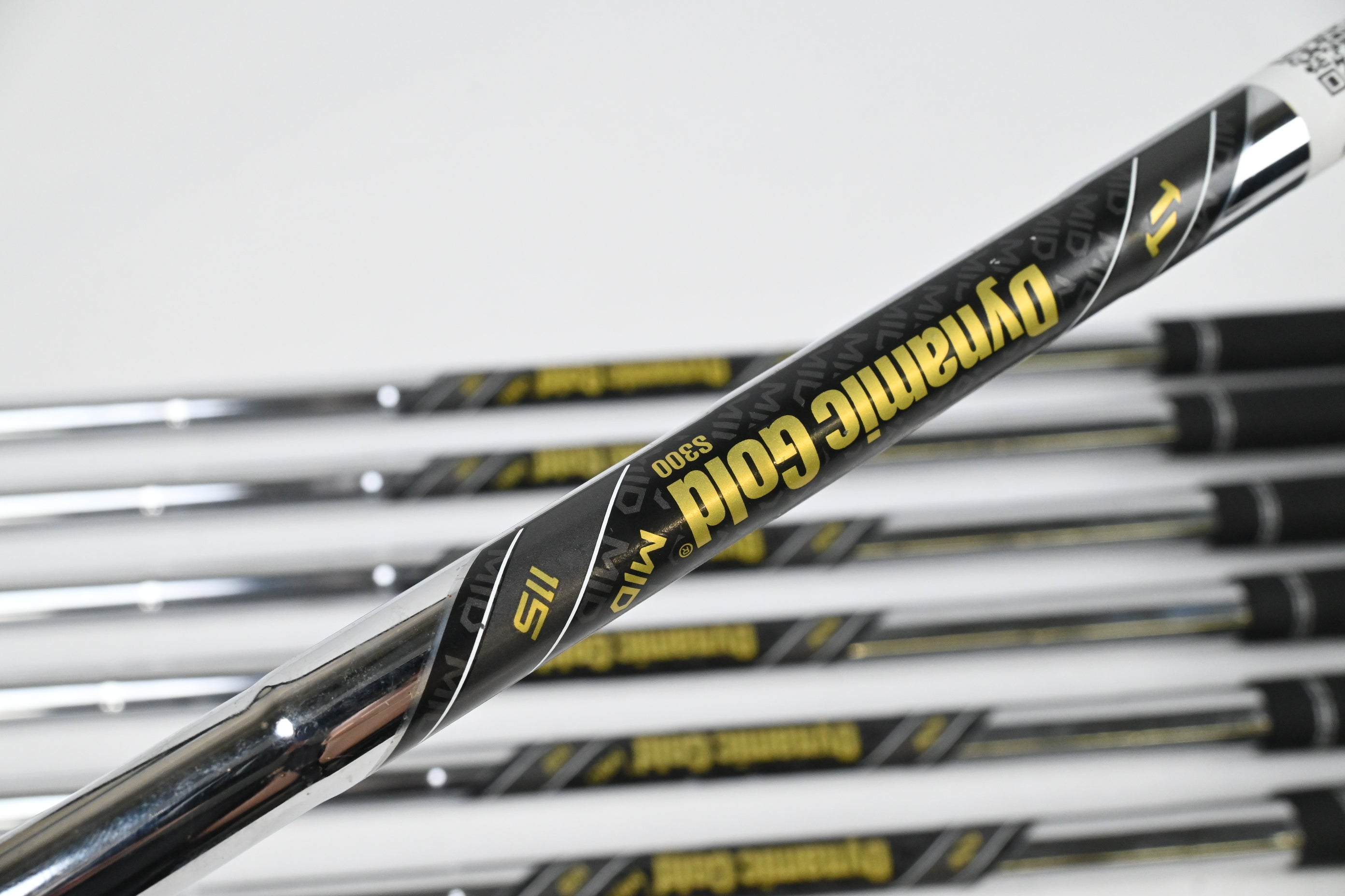 Ping i530 Irons / 5-PW+GW / White Dot / Stiff Flex Dynamic Gold Mid 115 S300 Shafts