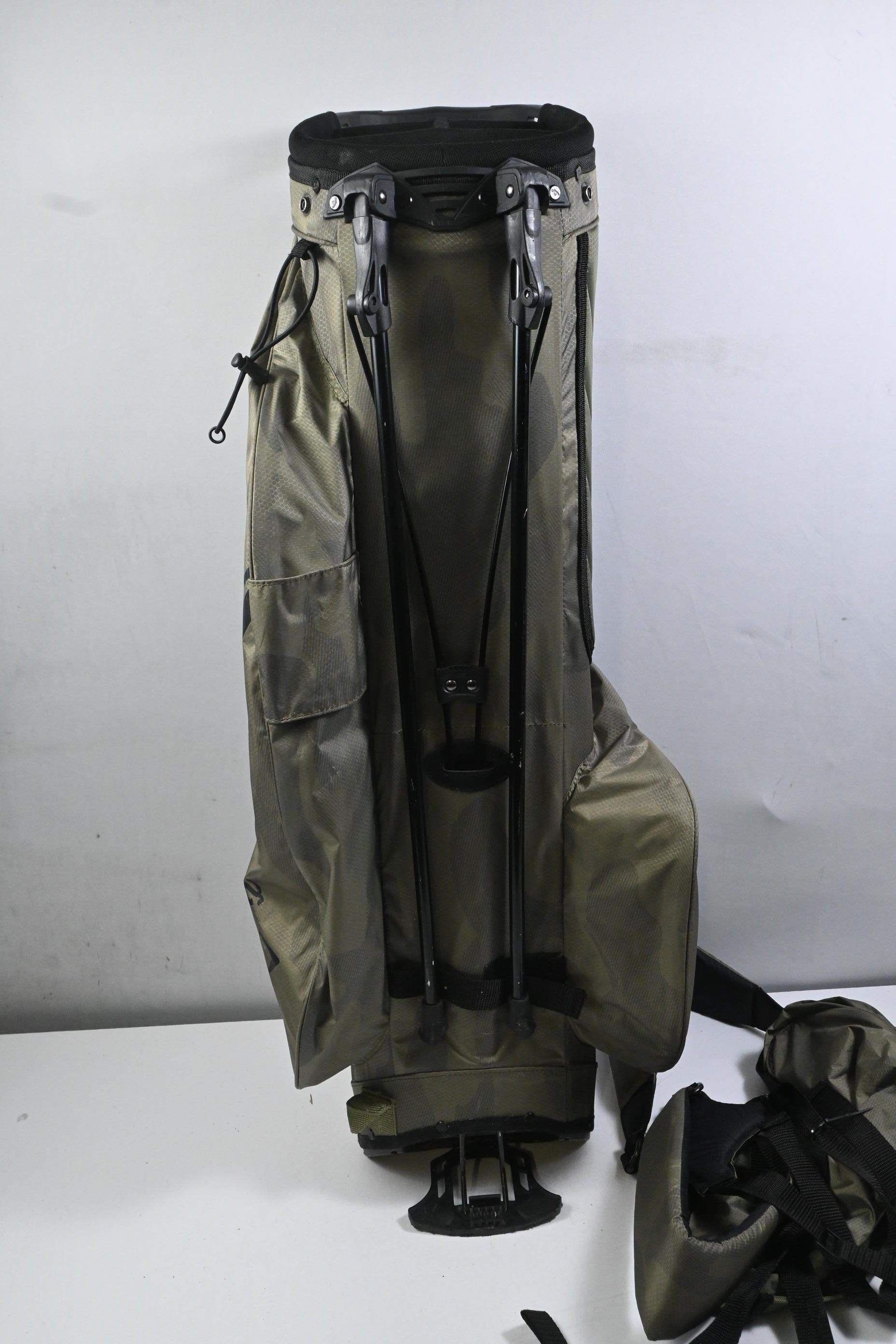 Callaway Chase Dry Stand Bag / 4-Way Divider / Camo