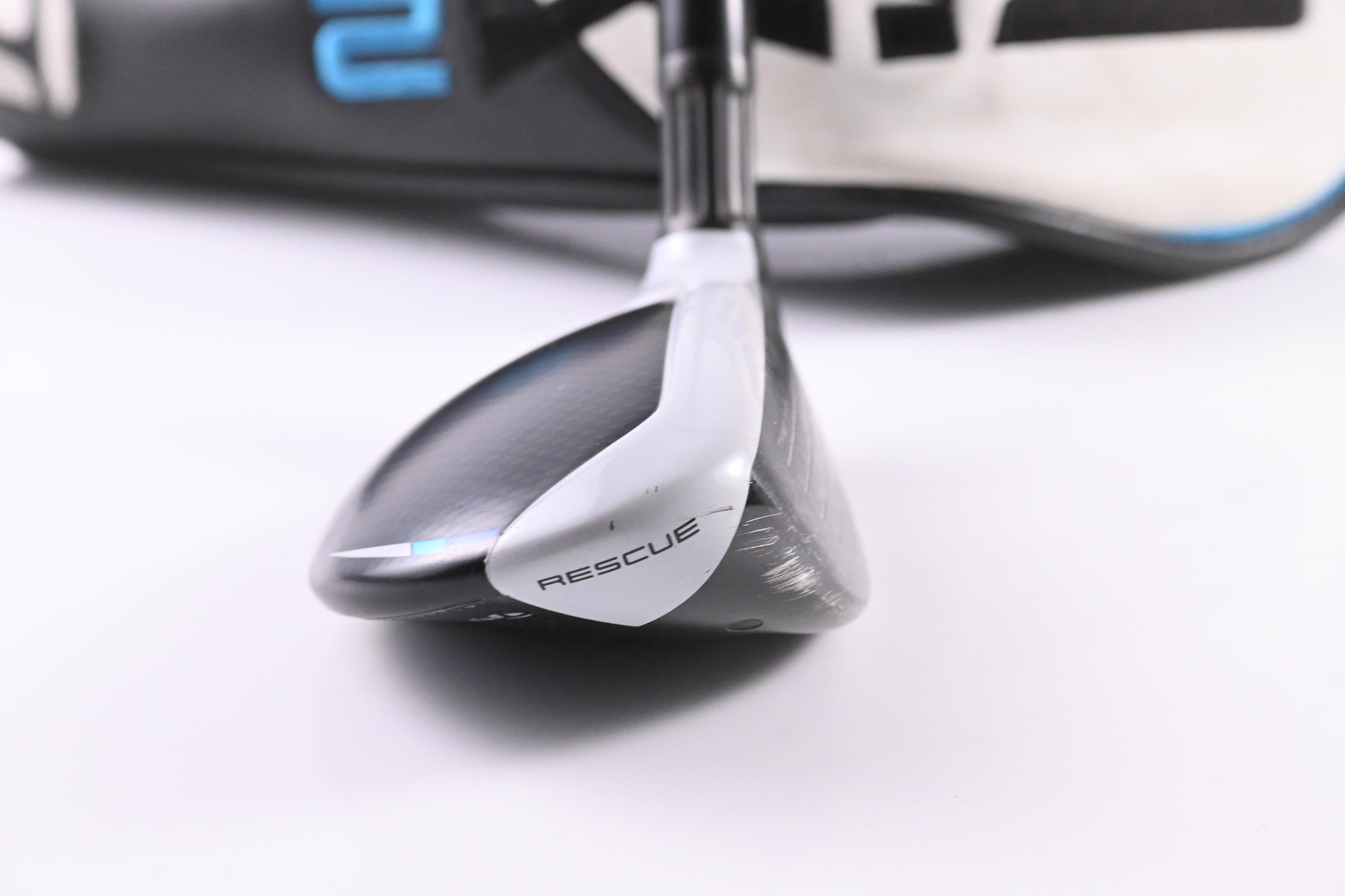 Taylormade SIM2 Max #4 Hybrid / 22 Degree / Regular Flex Fujikura Ventus Blue 6