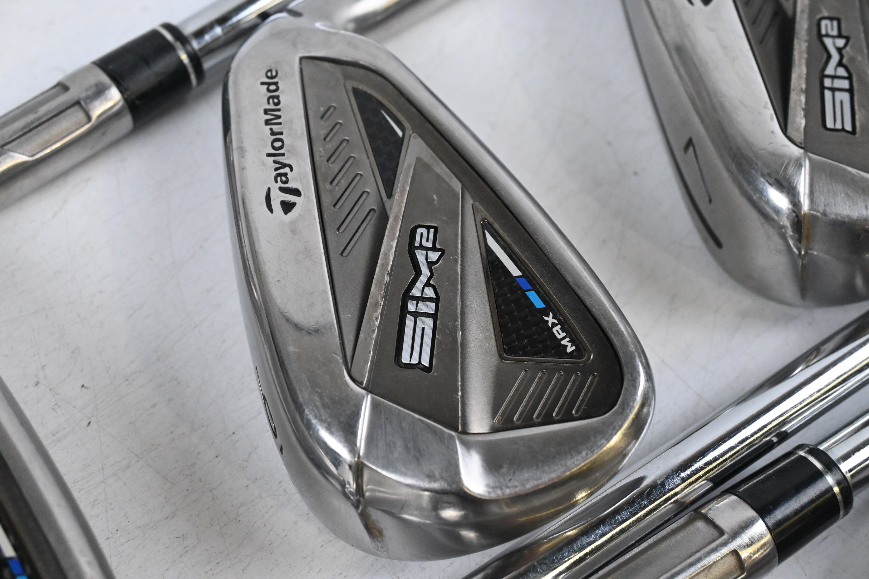 Taylormade SIM2 Max Irons / 5-PW / Regular Flex KBS MAXT MT 85 Shafts