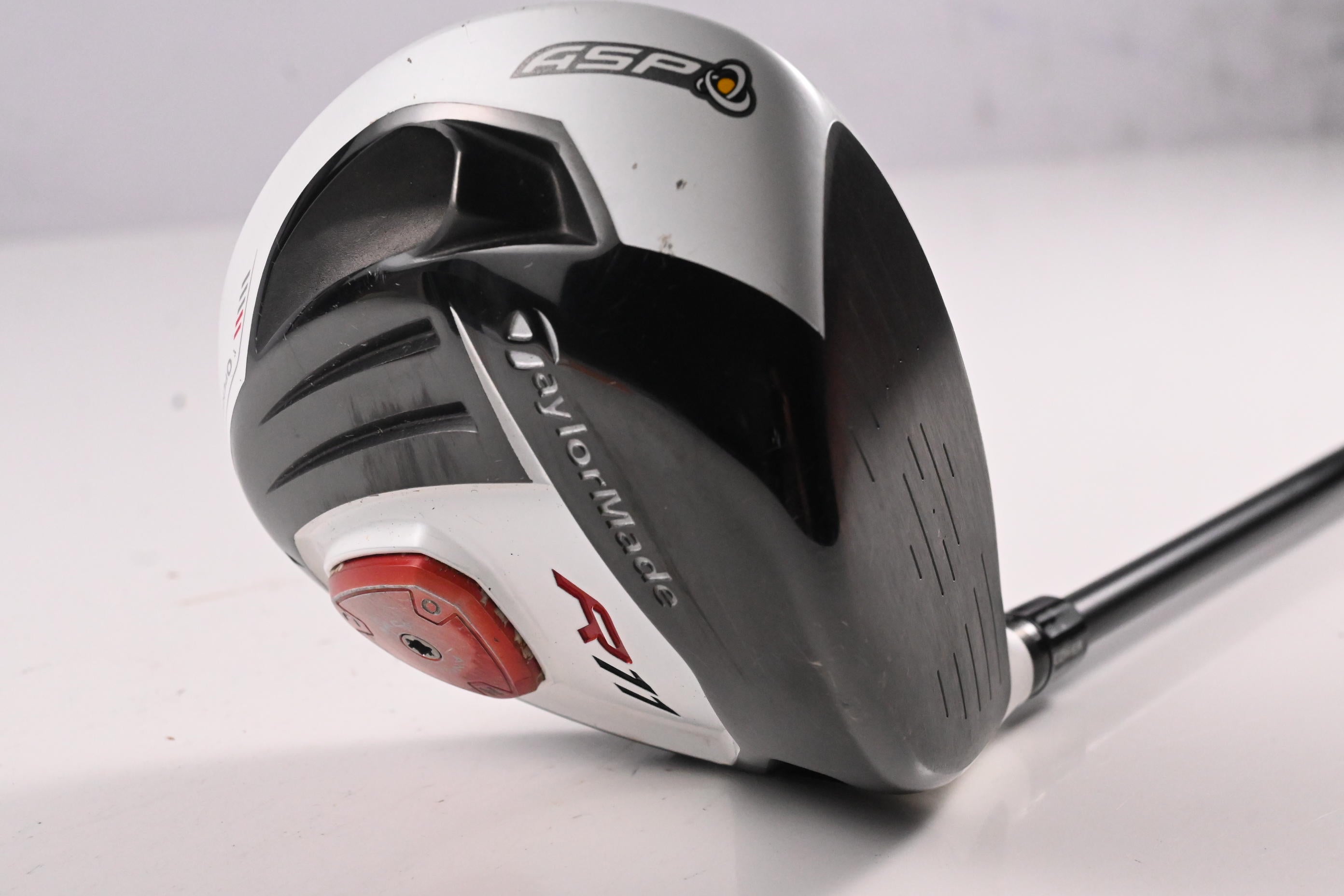 Taylormade R11 Driver / 10.5 Degree / Stiff Flex Fujikura Blur 60 Shaft