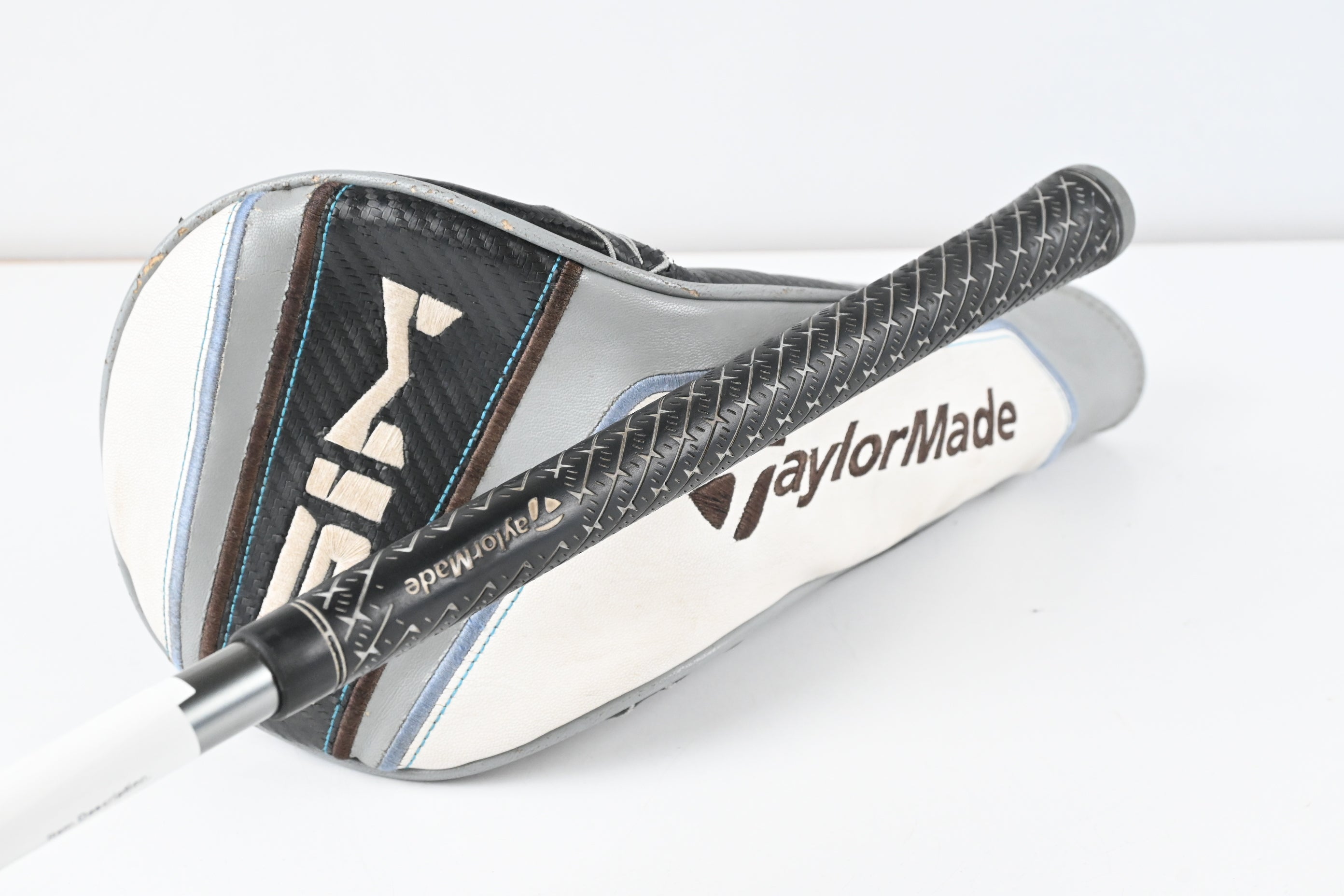 Taylormade SIM Max D Driver / 10.5 Degree / Regular Flex UST Mamiya Helium 5