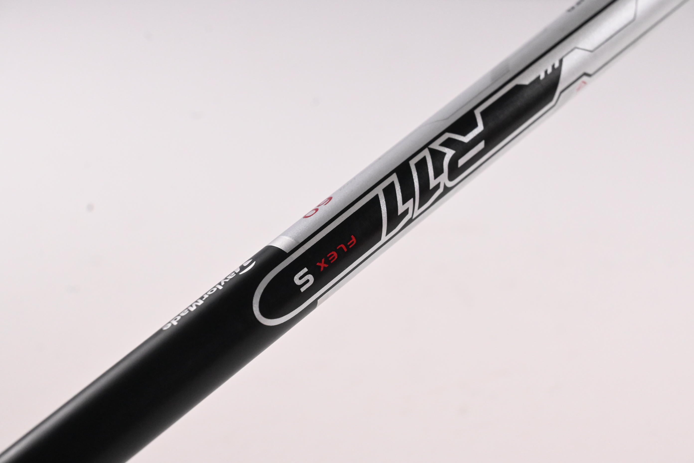 Taylormade R11 Driver / 10.5 Degree / Stiff Flex Fujikura Blur 60 Shaft