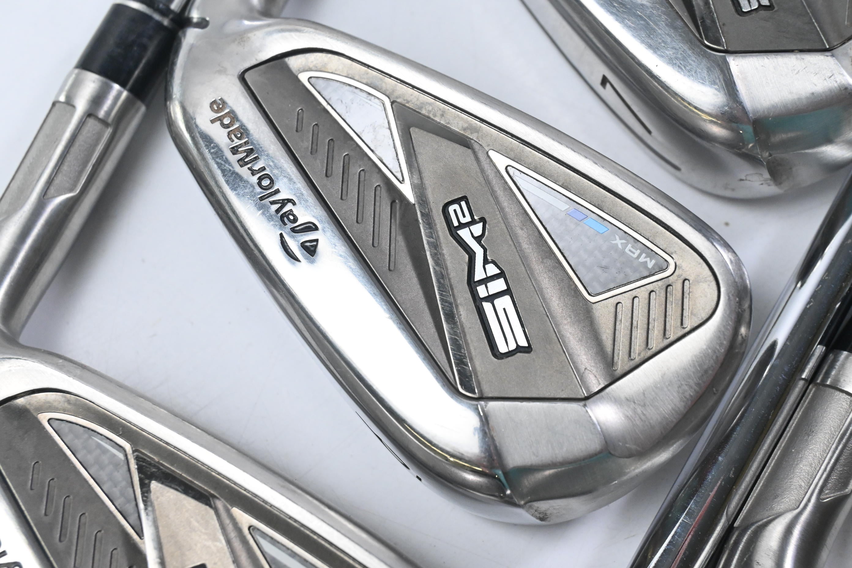 Taylormade SIM2 Max Irons / 5-PW+SW / Regular Flex KBS MAX MT 85 Shafts