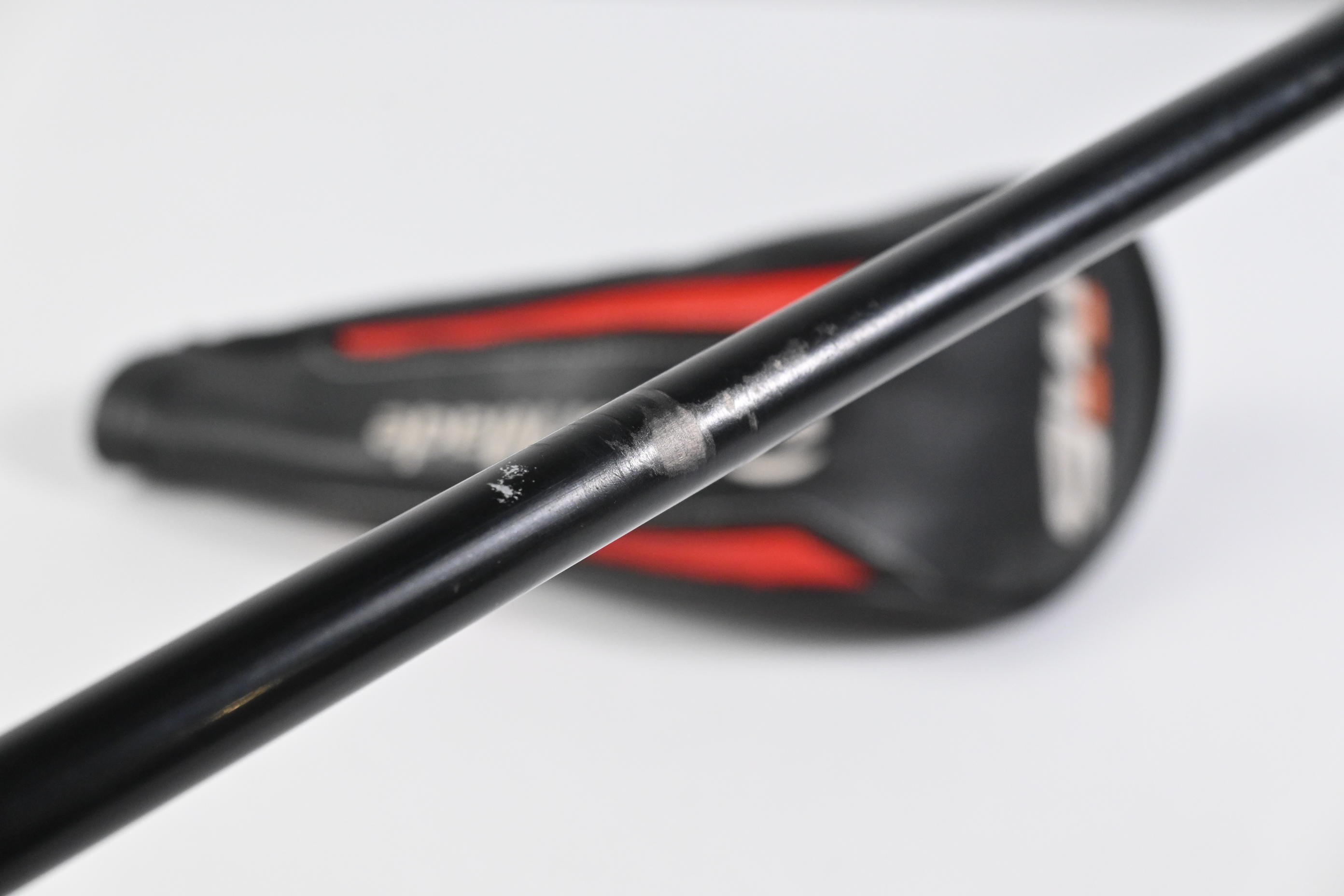 Taylormade M6 #6 Hybrid / 28 Degree / Regular Flex Fujikura Atmos Red 6 Shaft