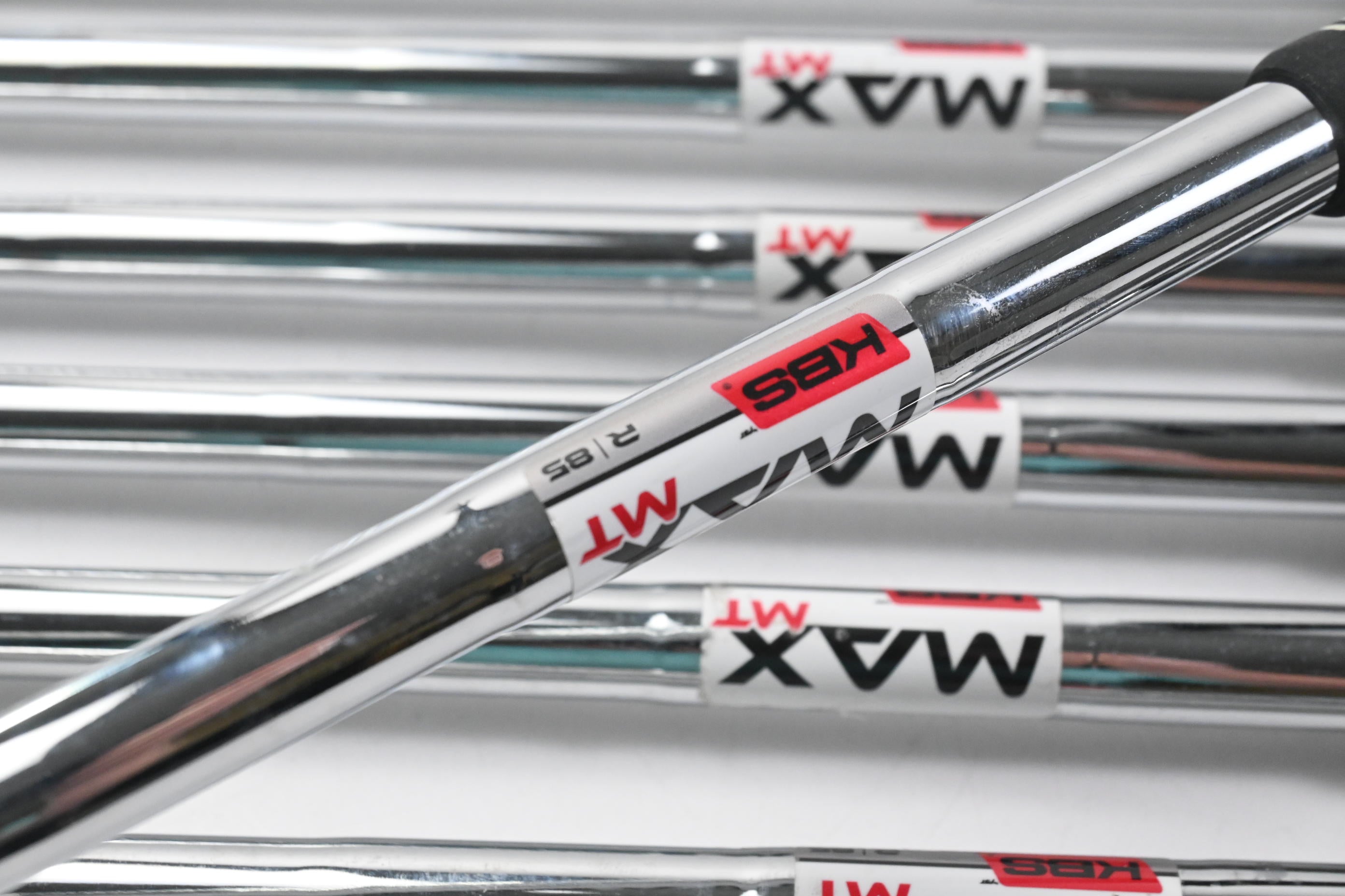 Taylormade SIM2 Max Irons / 5-PW+SW / Regular Flex KBS MAX MT 85 Shafts