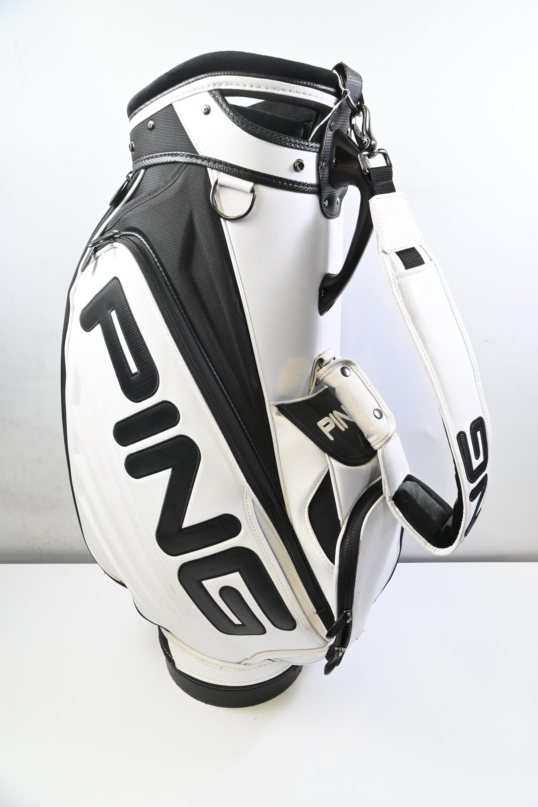 Ping Staff Tour Bag / 6-Way Divider / White, Black