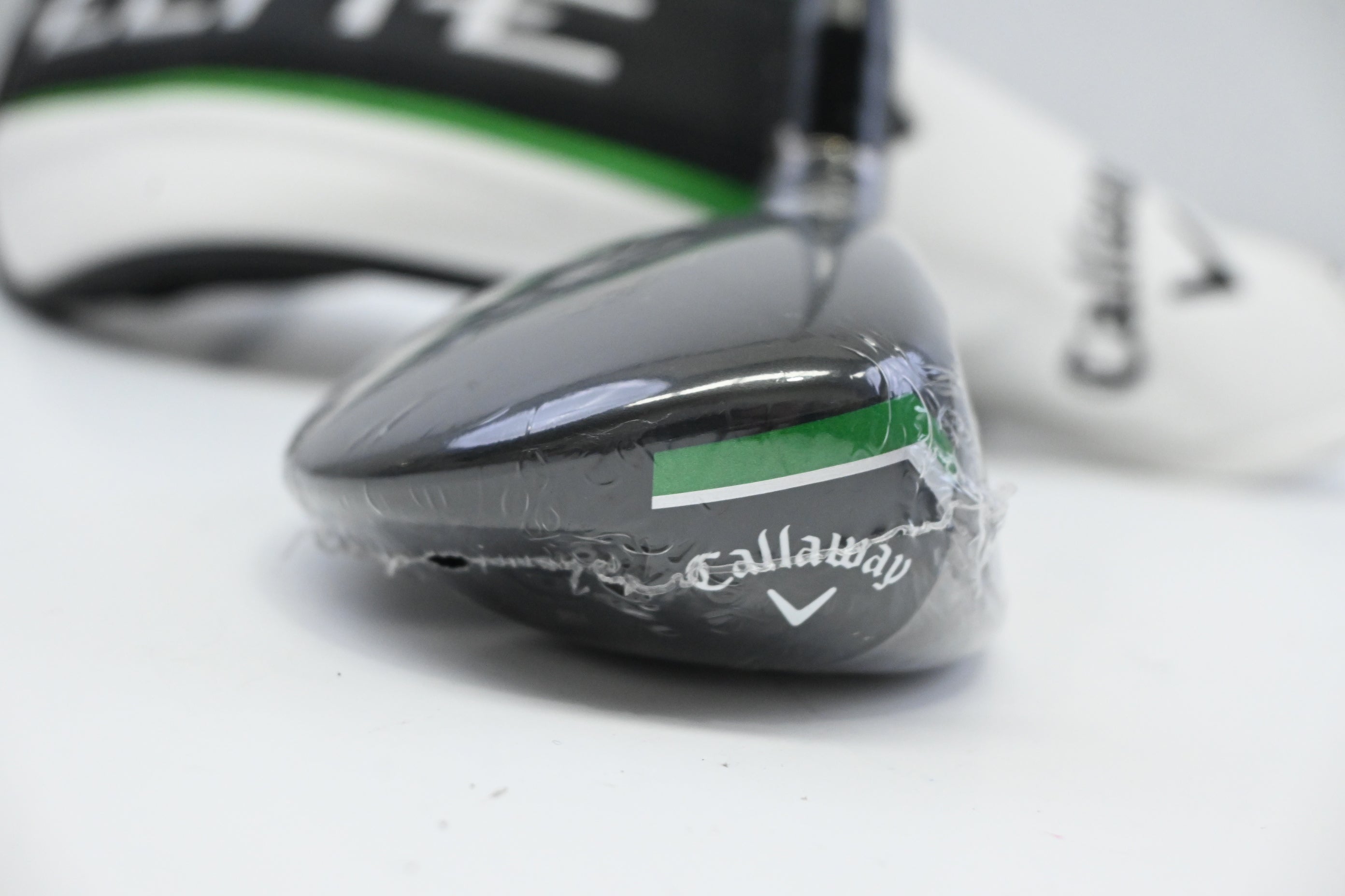 Callaway Elyte X #4 Hybrid / 21 Degree / Regular Flex Denali Charcoal 60 Shaft