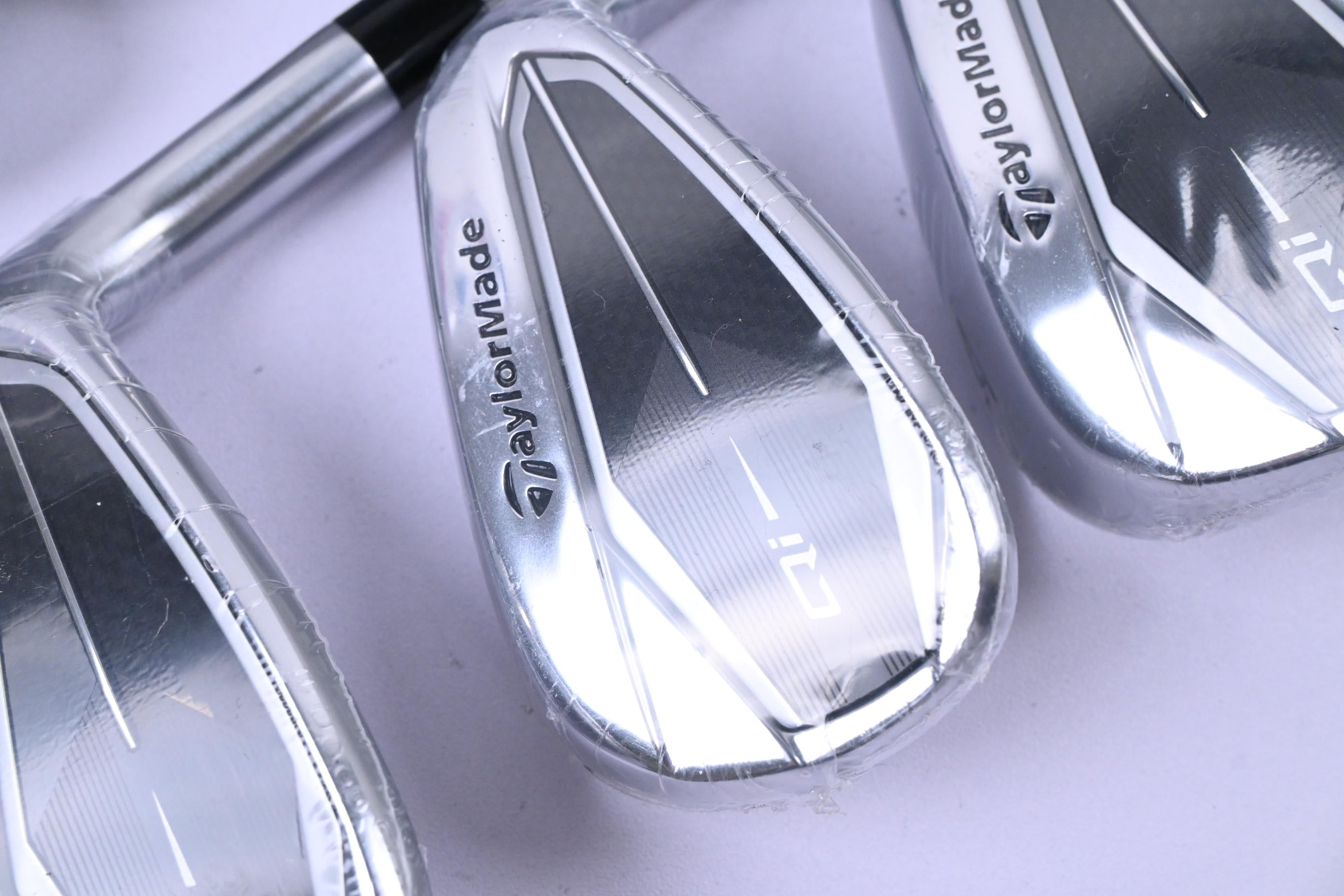 Taylormade Qi Irons / 5-PW+GW+SW / Regular Flex KBS Max MT 85 Shafts