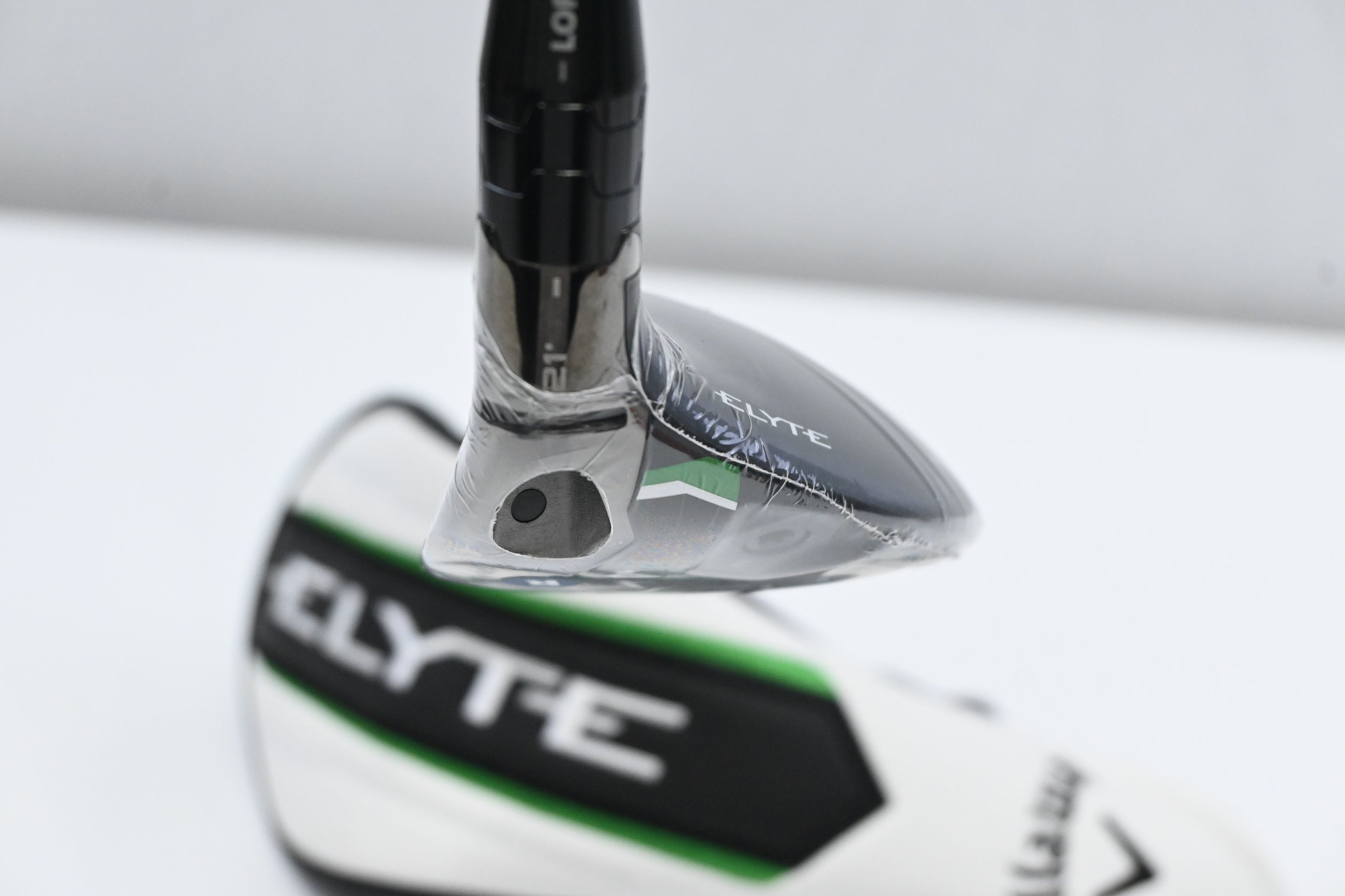 Callaway Elyte X #4 Hybrid / 21 Degree / Regular Flex Denali Charcoal 60 Shaft