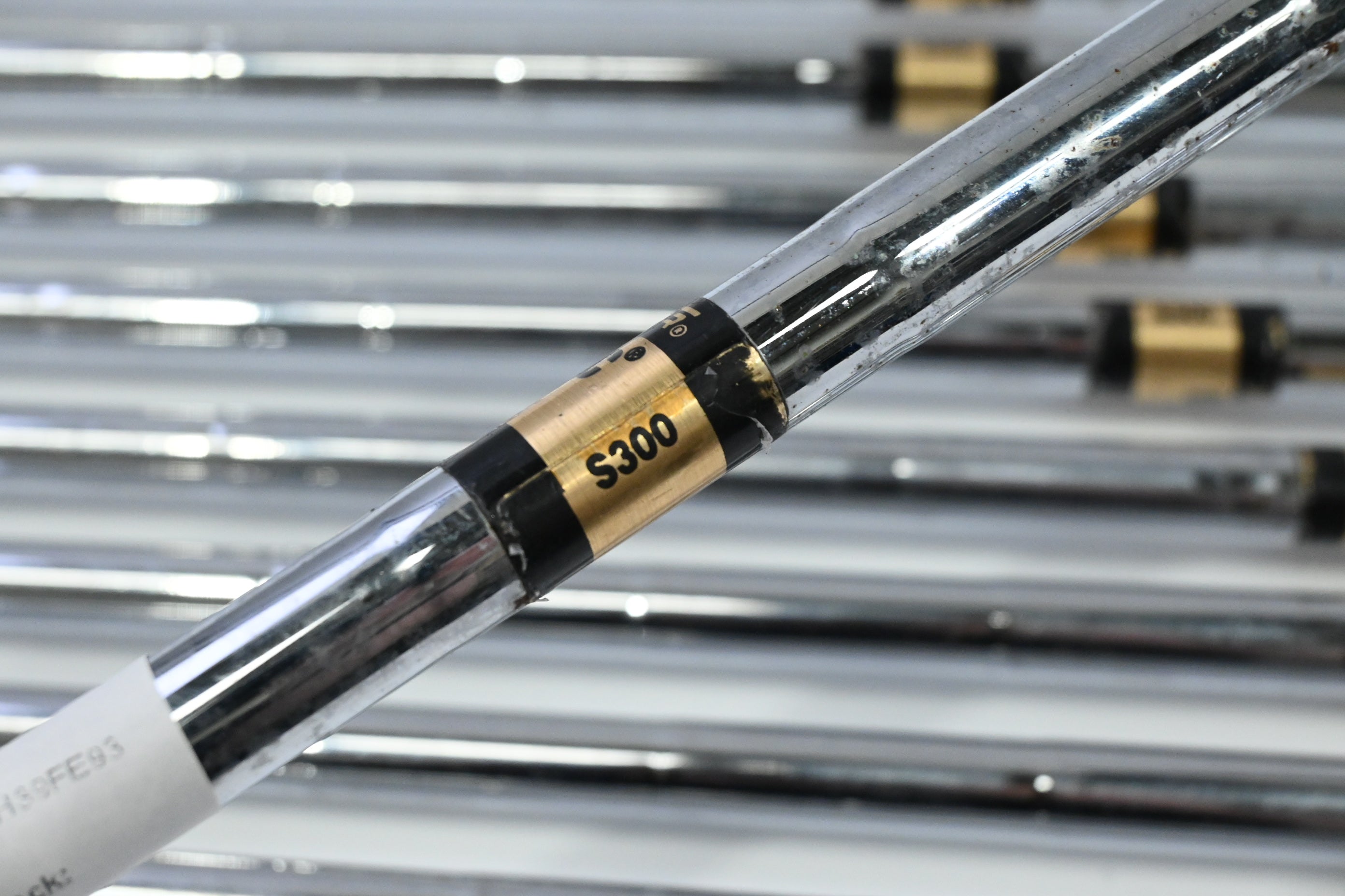 Titleist DCI 981 Irons / 2-PW / Stiff Flex Dynamic Gold S300 Shafts