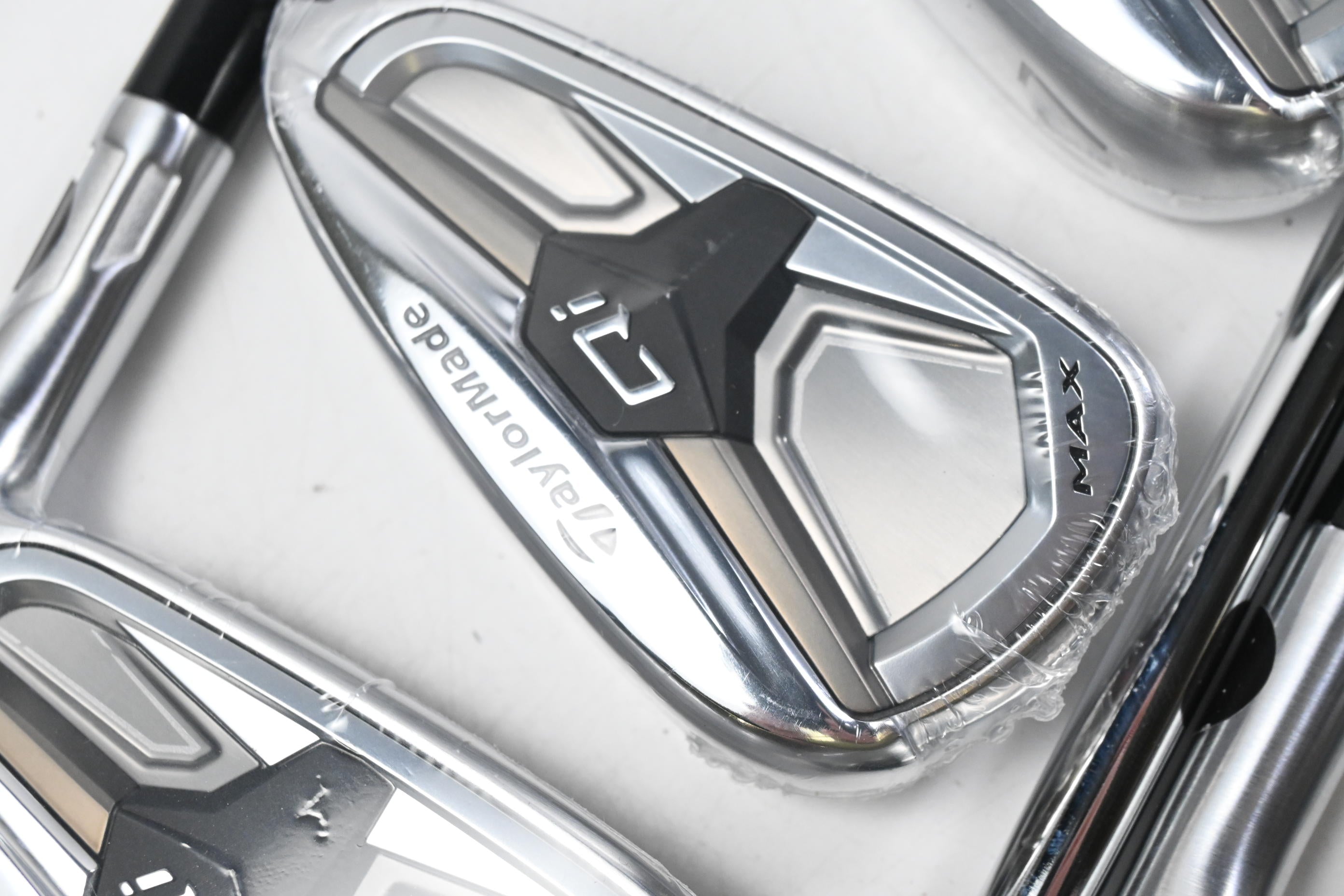 Taylormade Qi Max Irons / 5-PW+SW / Regular Flex KBS MAX MT 85 Shafts