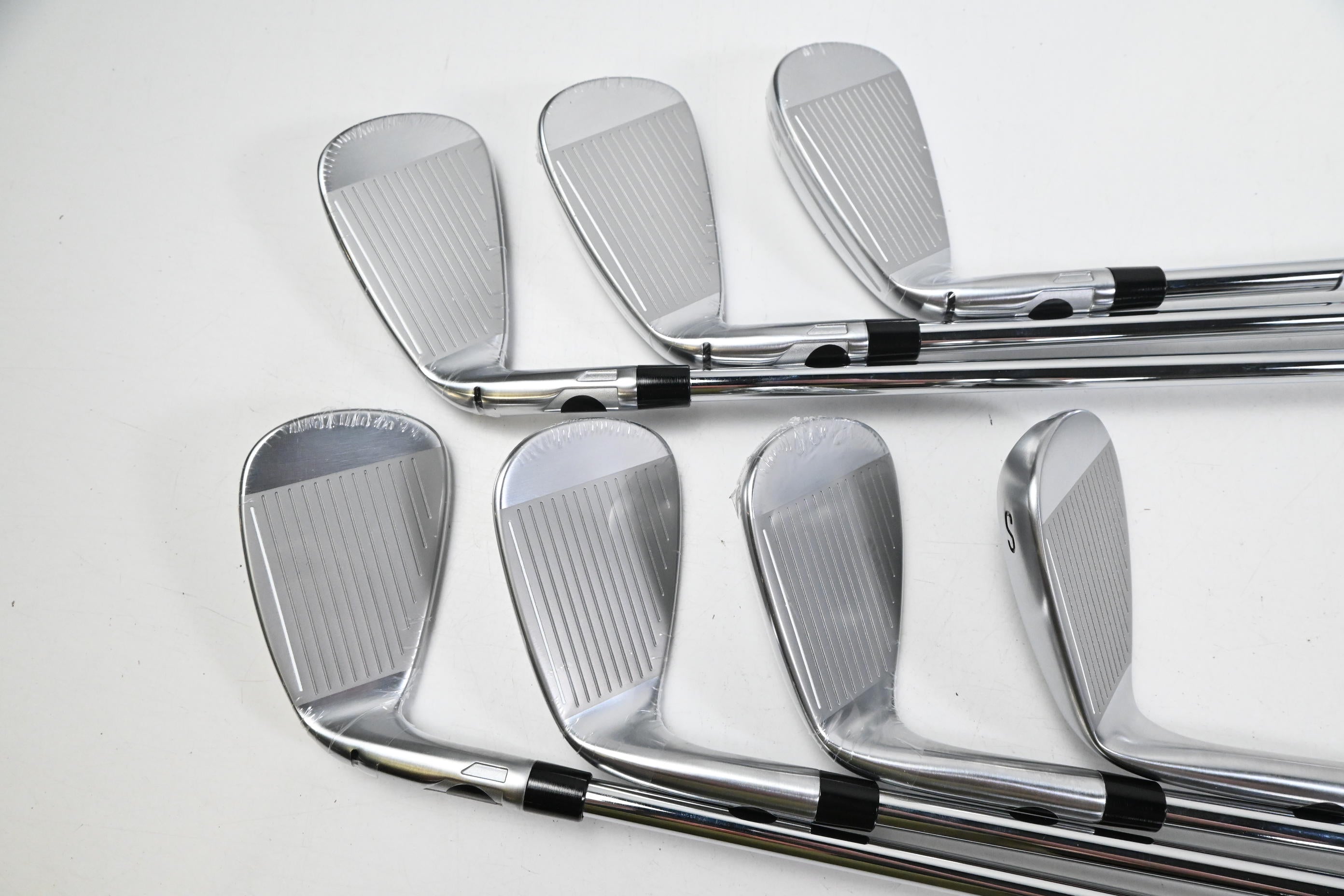 Taylormade Qi Max Irons / 5-PW+SW / Regular Flex KBS MAX MT 85 Shafts