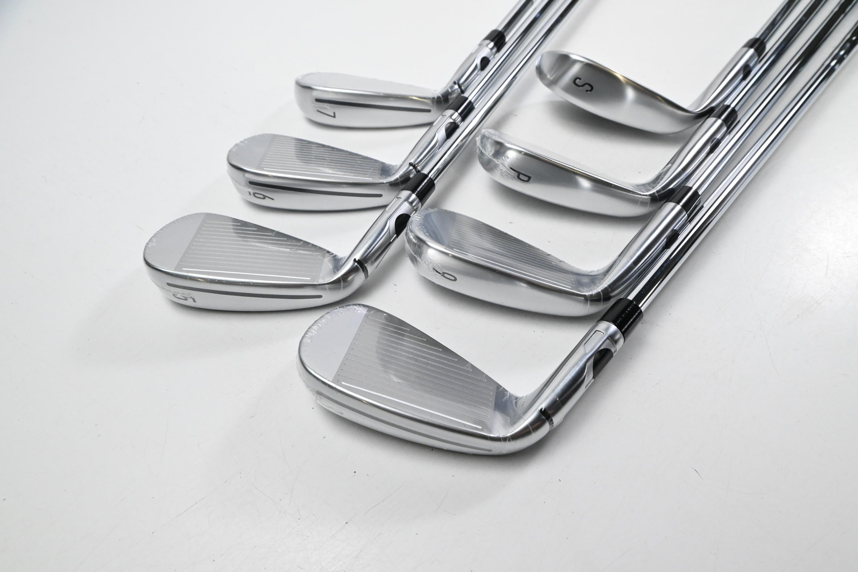 Taylormade Qi Max Irons / 5-PW+SW / Regular Flex KBS MAX MT 85 Shafts