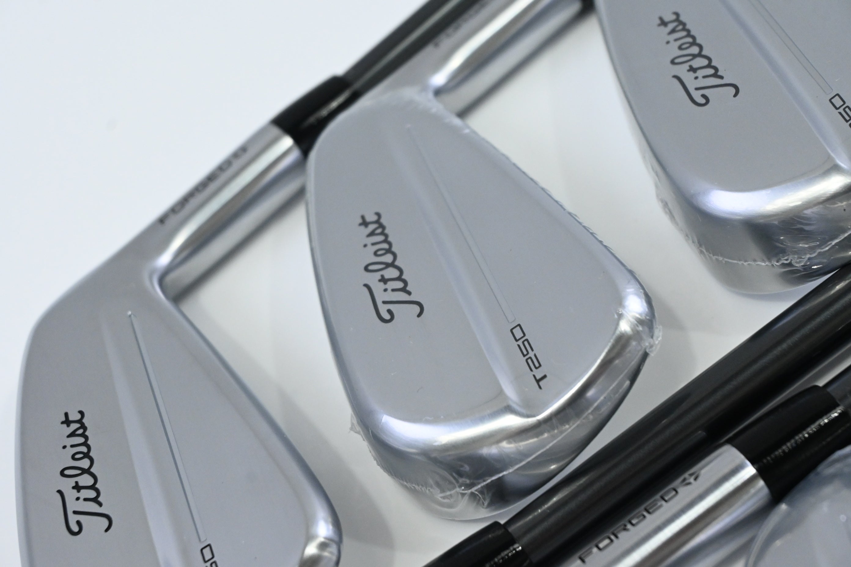 Titleist T250 2025 Irons / 5-PW+48° / Regular Flex MMT Speedmesh 85 Shafts
