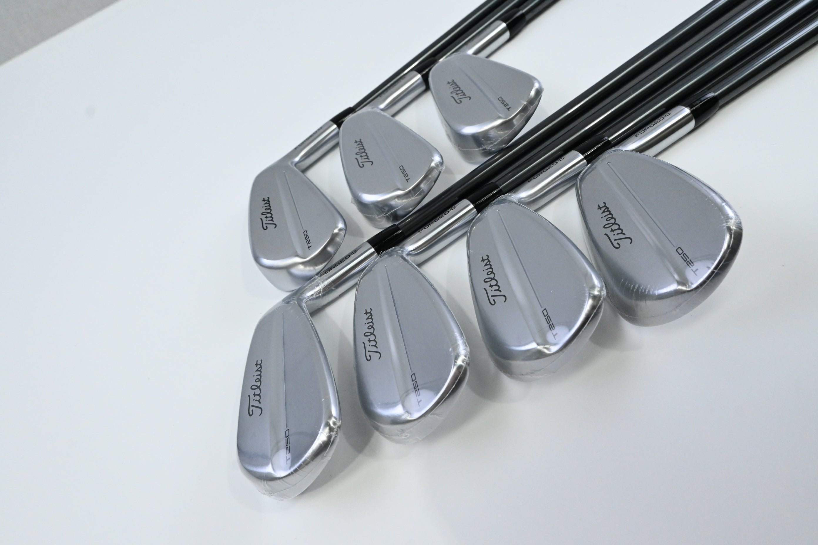 Titleist T250 2025 Irons / 5-PW+48° / Regular Flex MMT Speedmesh 85 Shafts